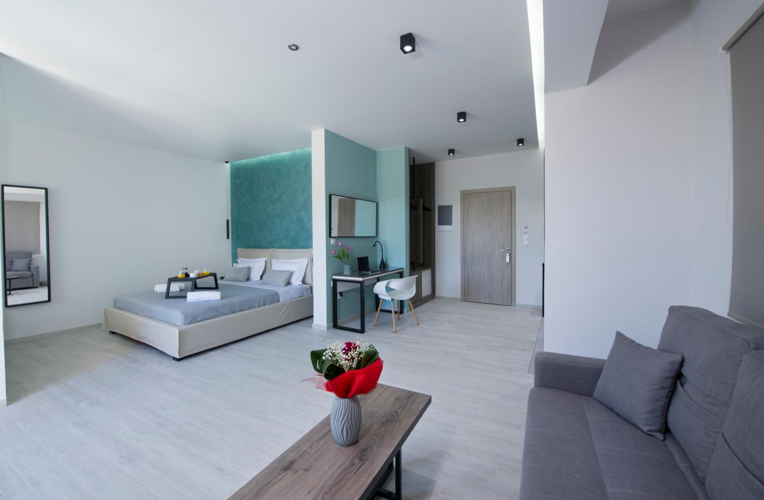 Fedra Deluxe Suite with Hot Tub Indoor Jacuzzi photo 3