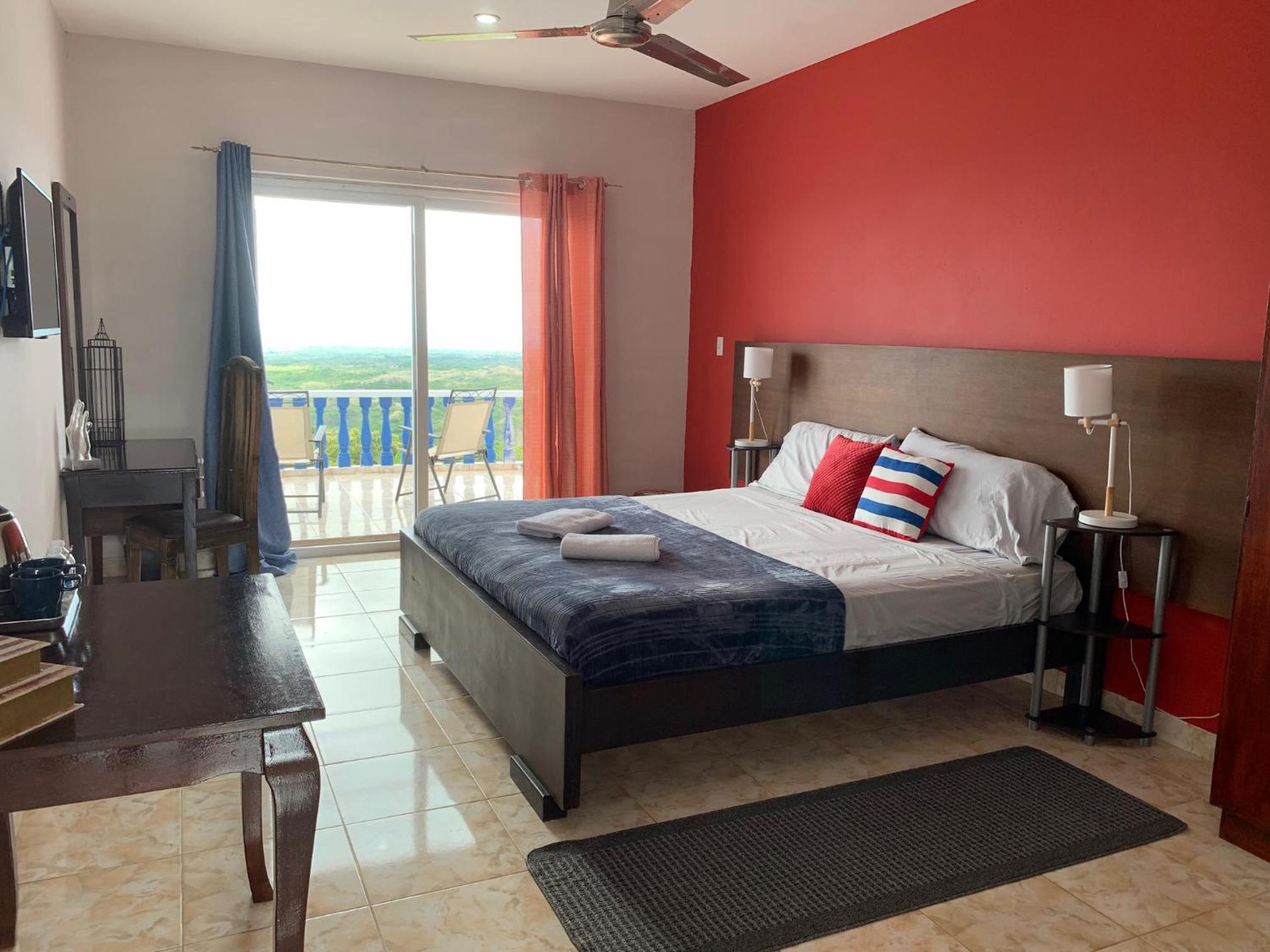 Deluxe Suite with Sea View photo 3