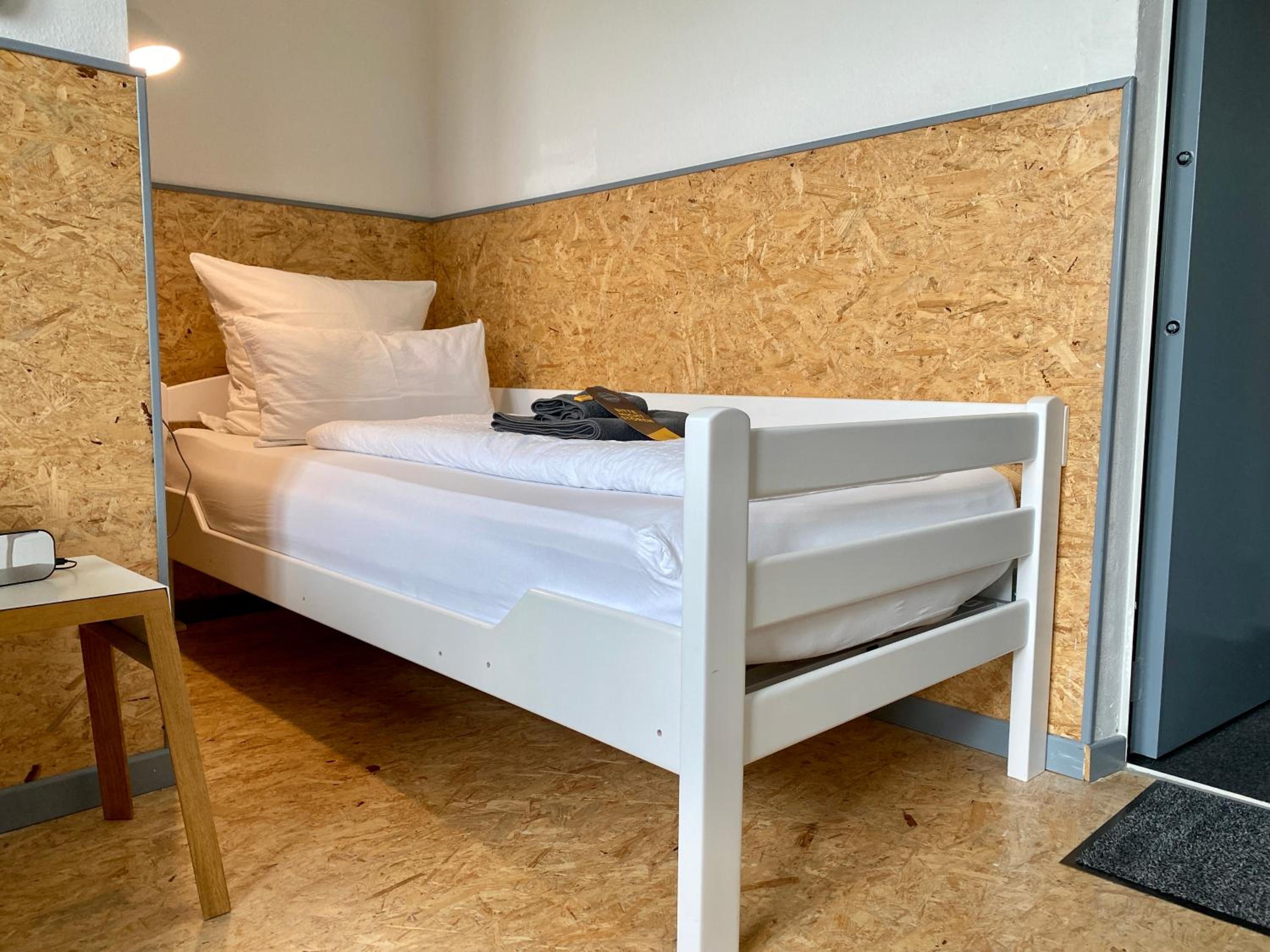 Budget Single Room - Photo 6