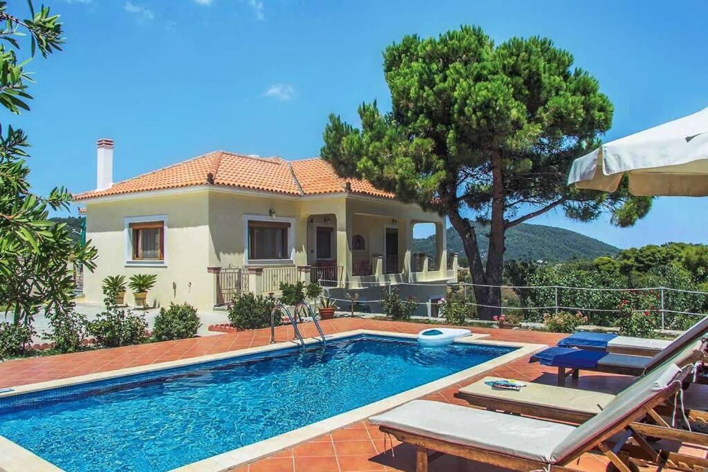 Three-Bedroom Villa photo 3