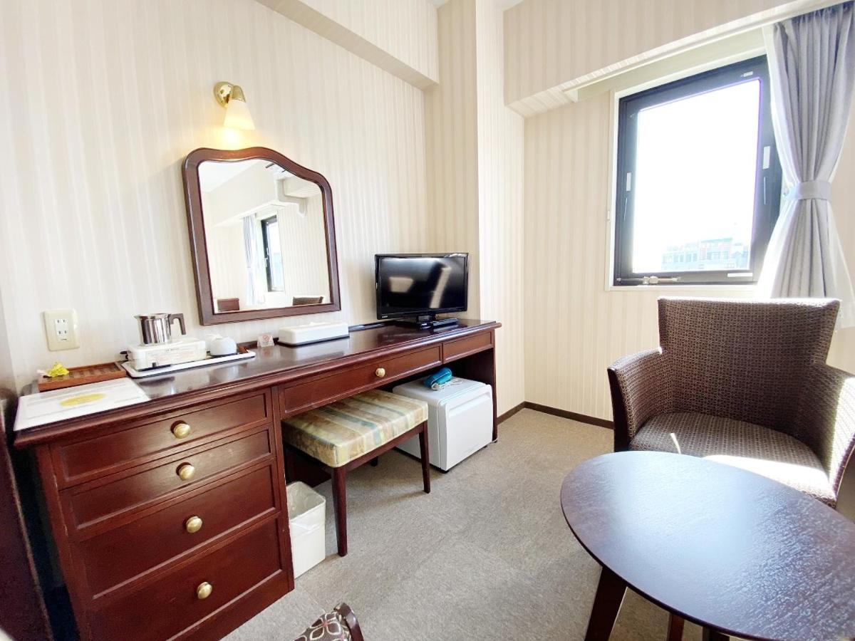 Twin Room - Non-Smoking - Photo 4