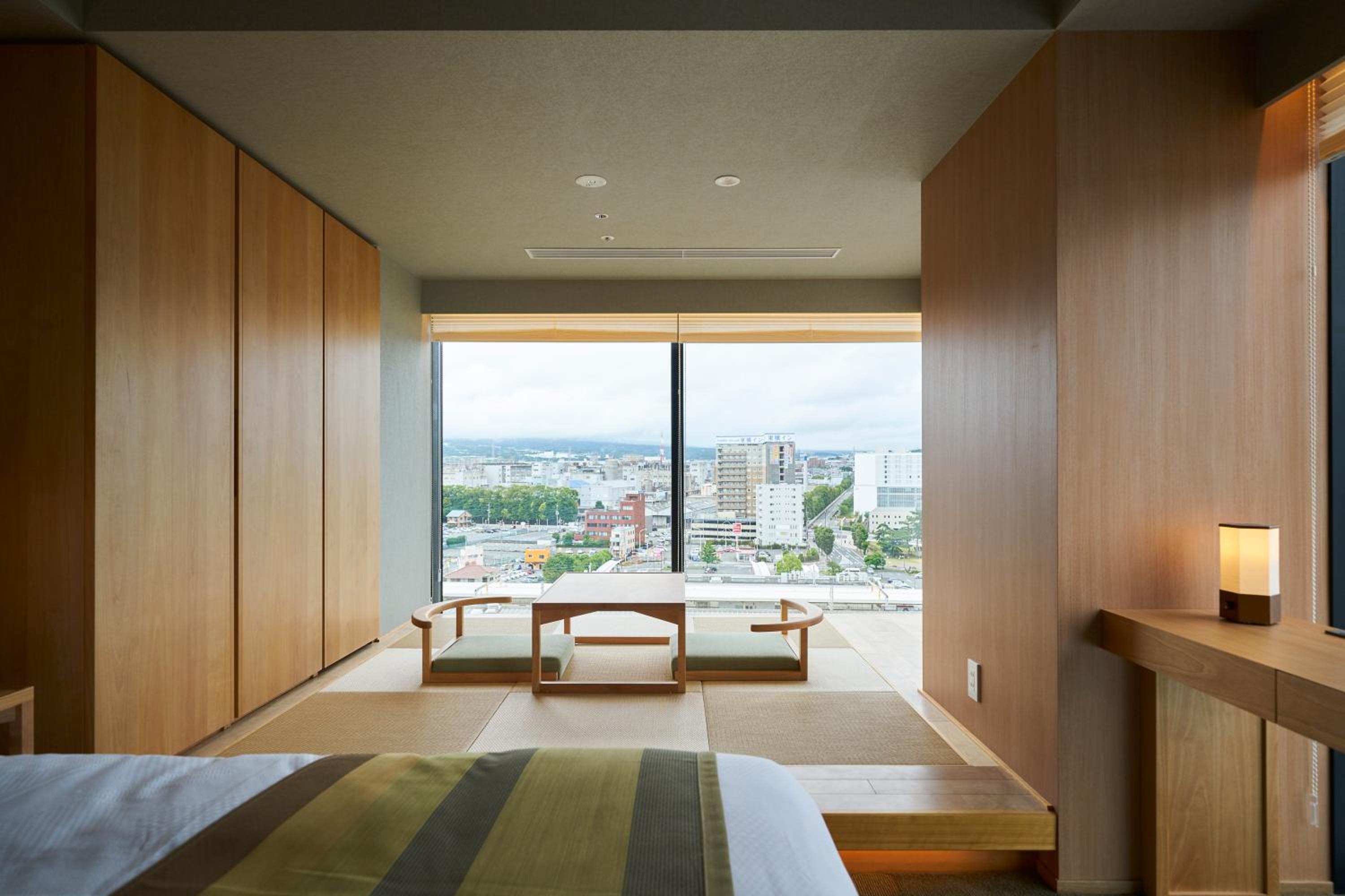 Deluxe Corner Twin Room with Tatami area for 3 People - Photo 1