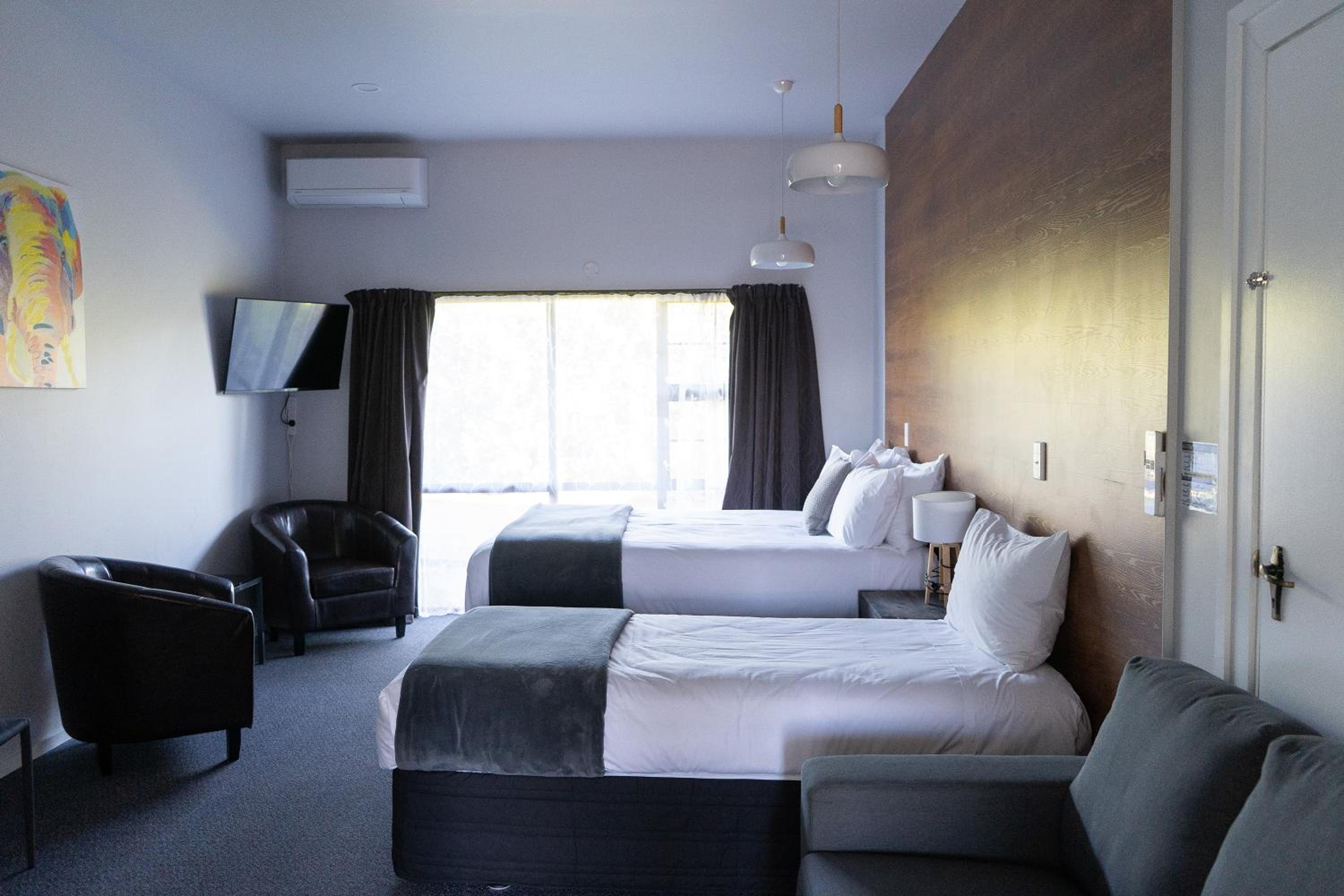 Twin Room - Disability Access - Photo 2