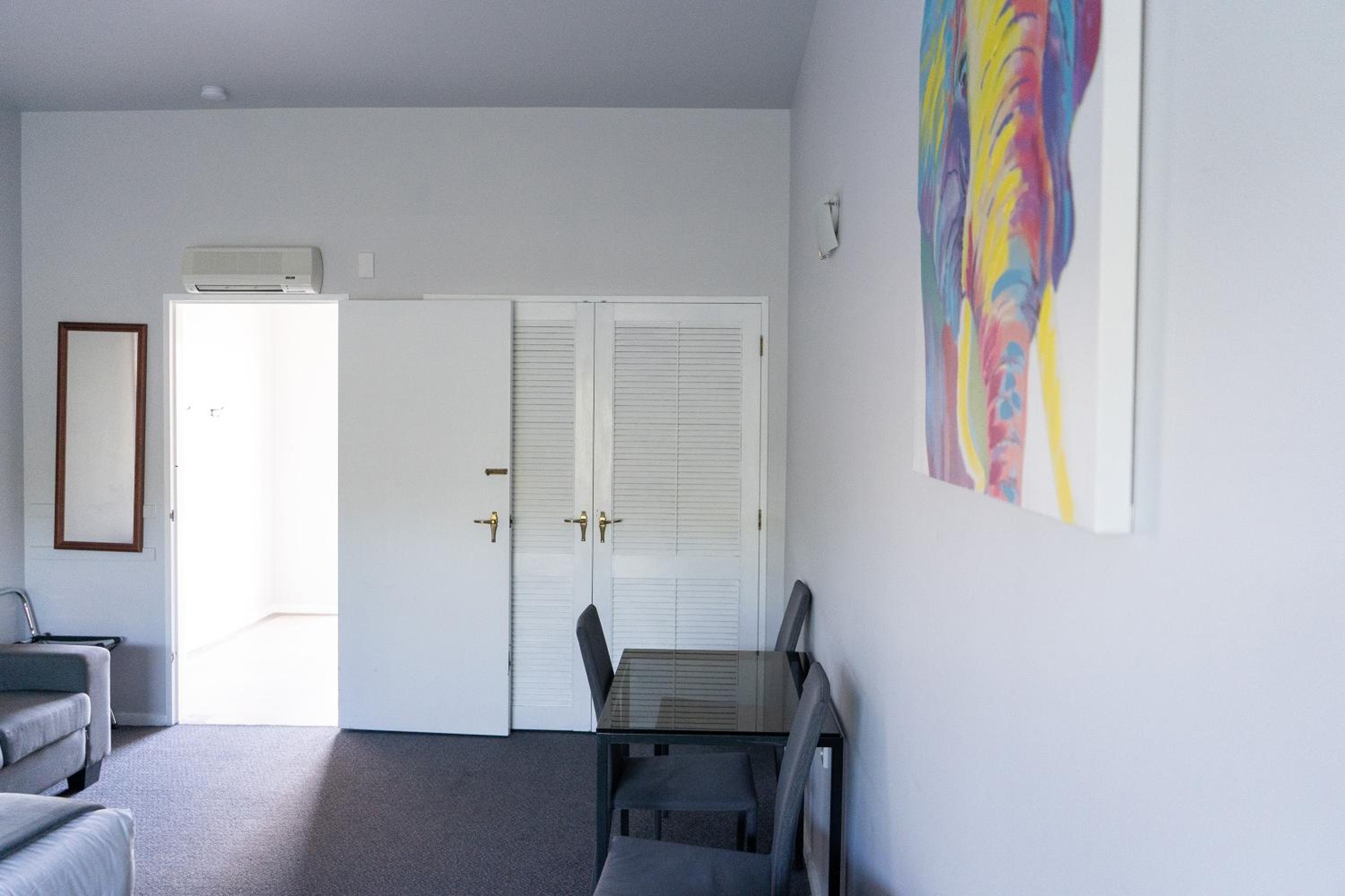 Twin Room - Disability Access - Photo 6