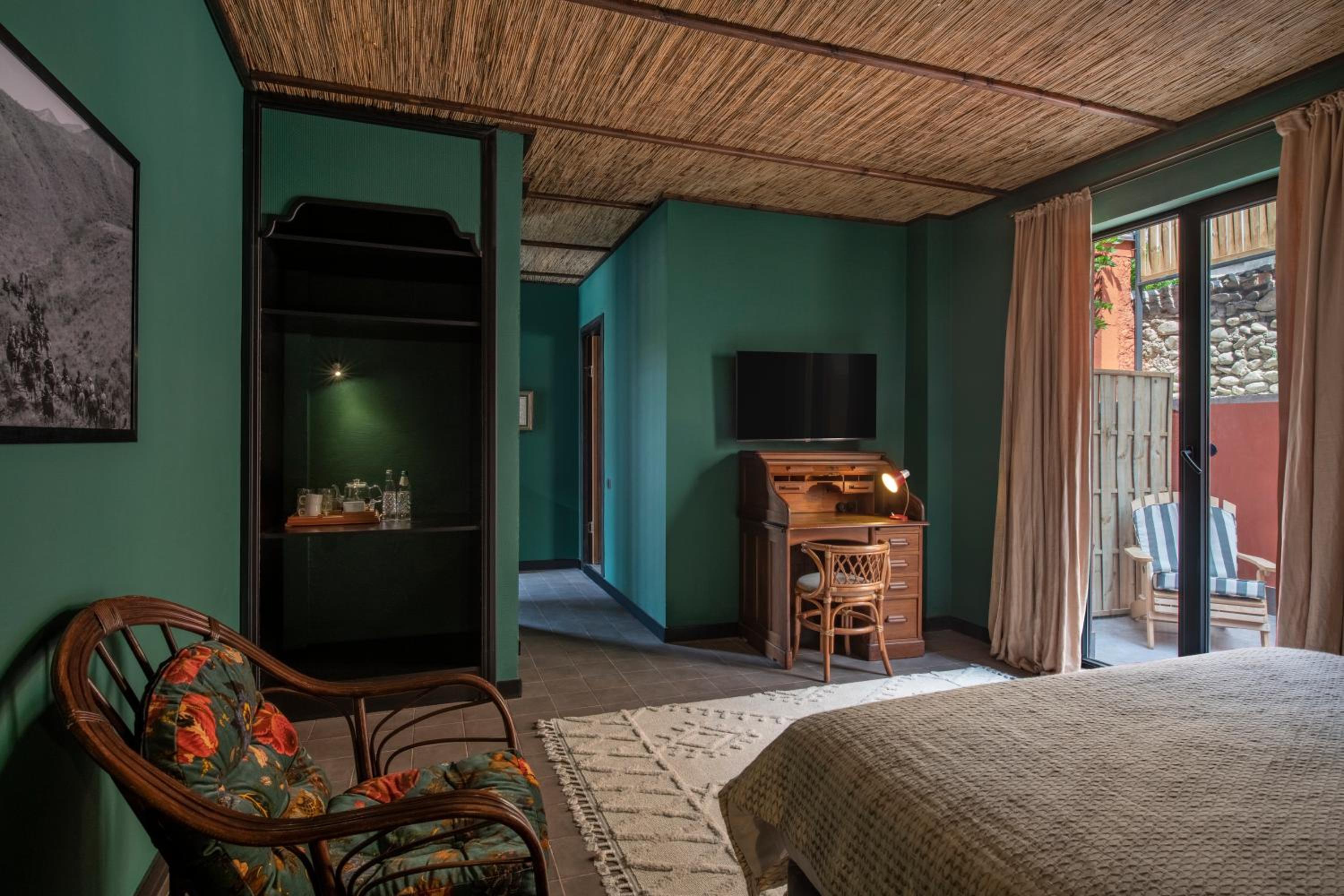 Large Double Room - Photo 1