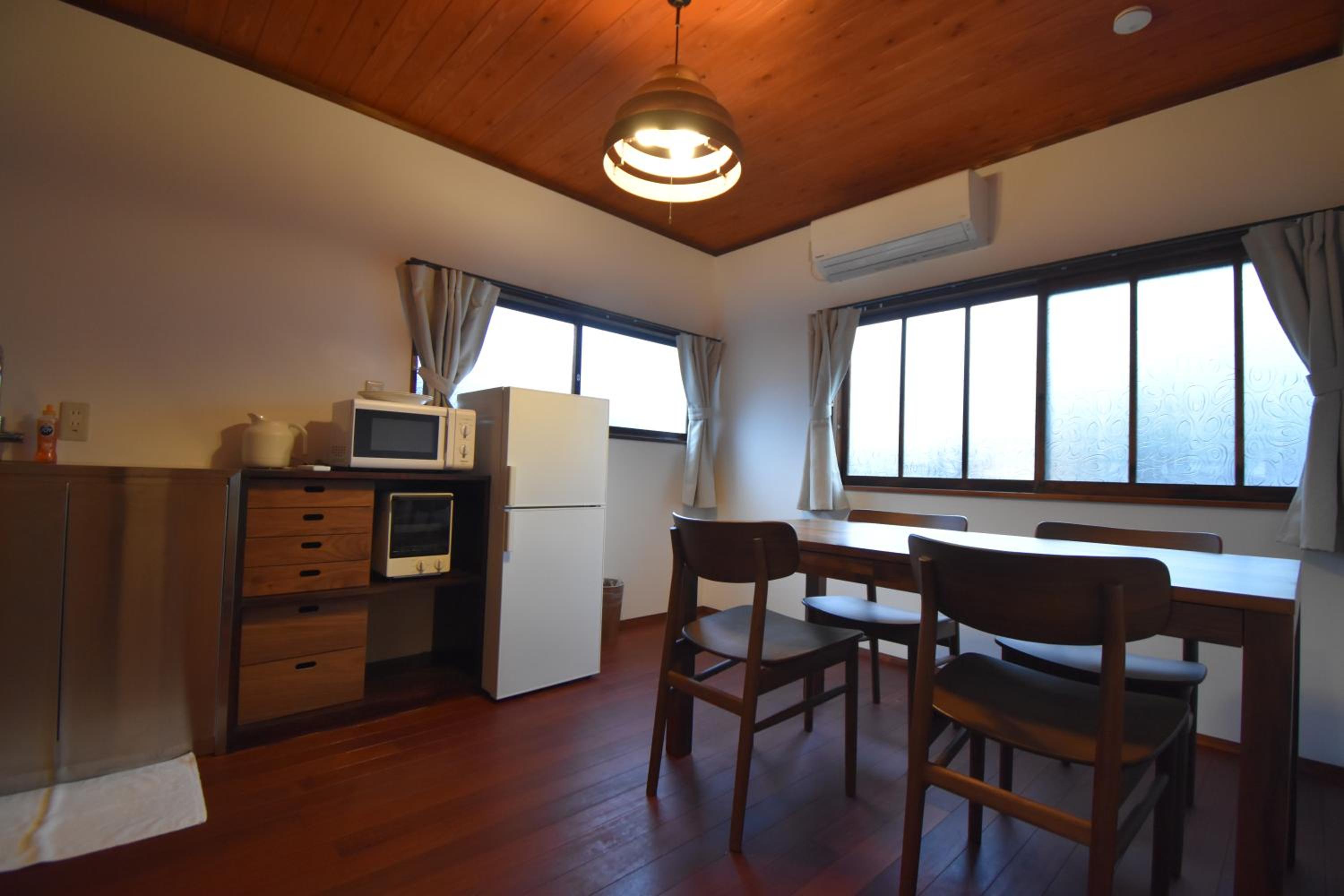 Twin Room with Private Bathroom - Photo 7