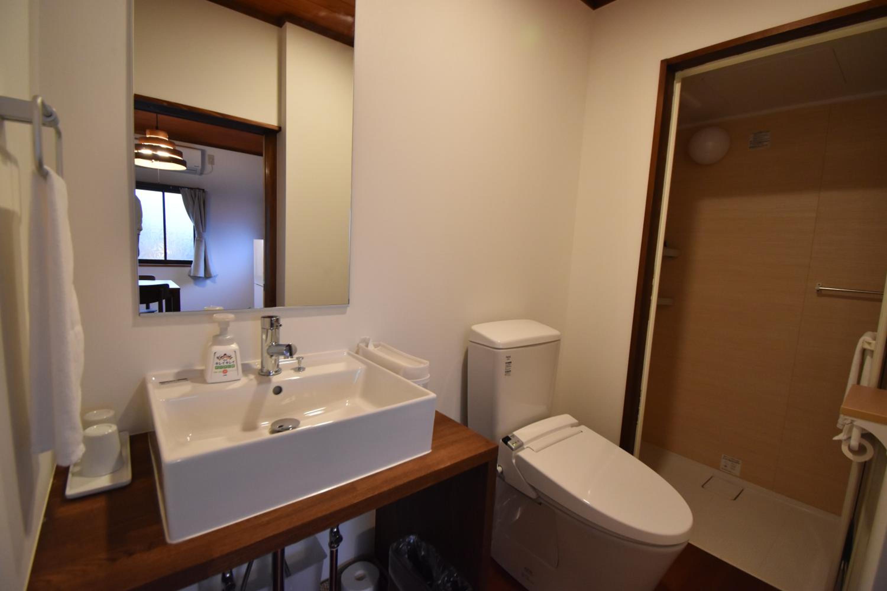 Twin Room with Private Bathroom - Photo 6
