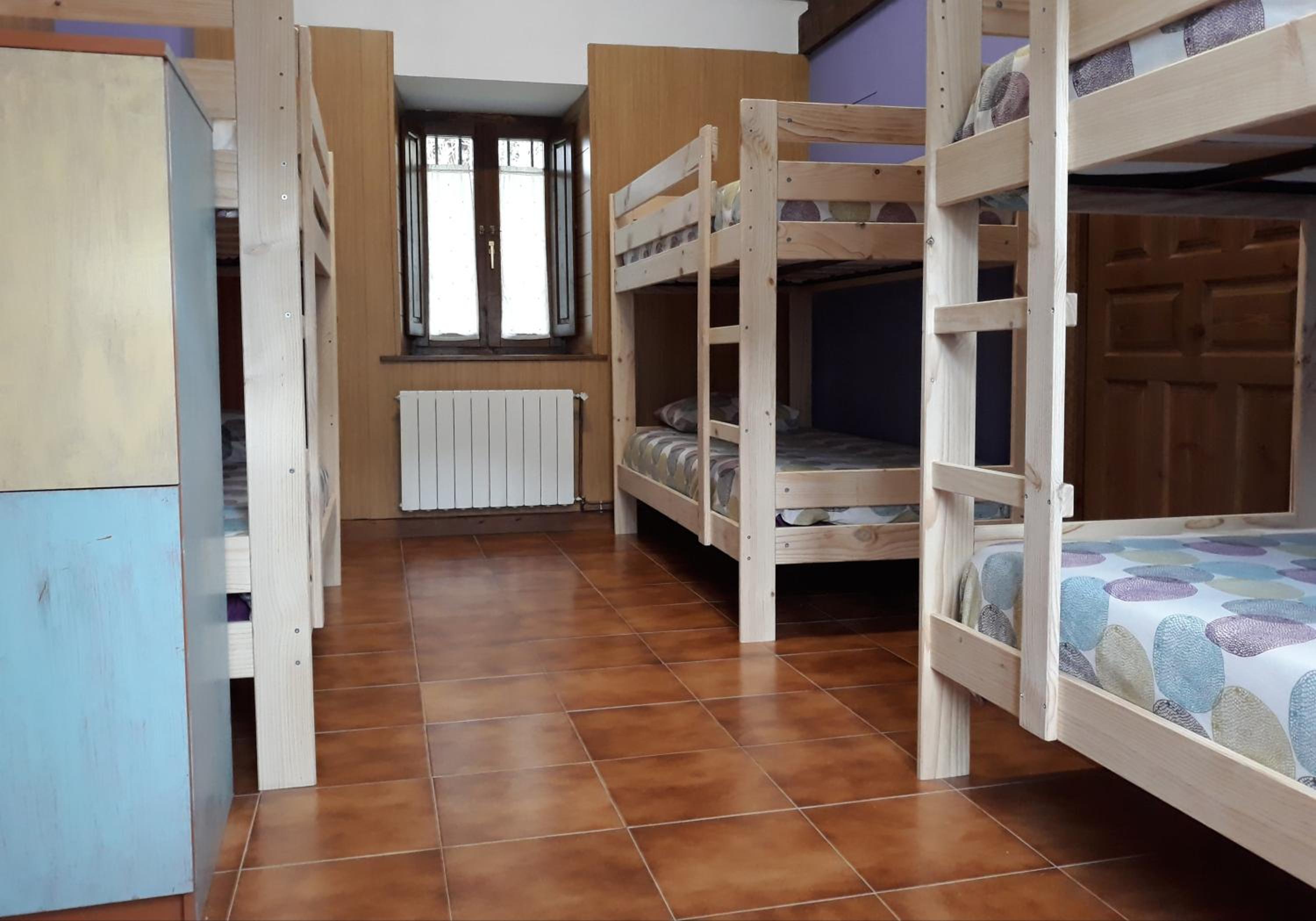 Cama en habitación compartida de 6 camas