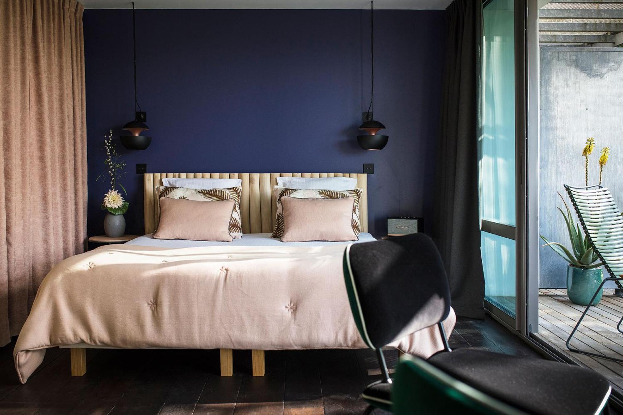 Large Double Room with Balcony - Photo 1