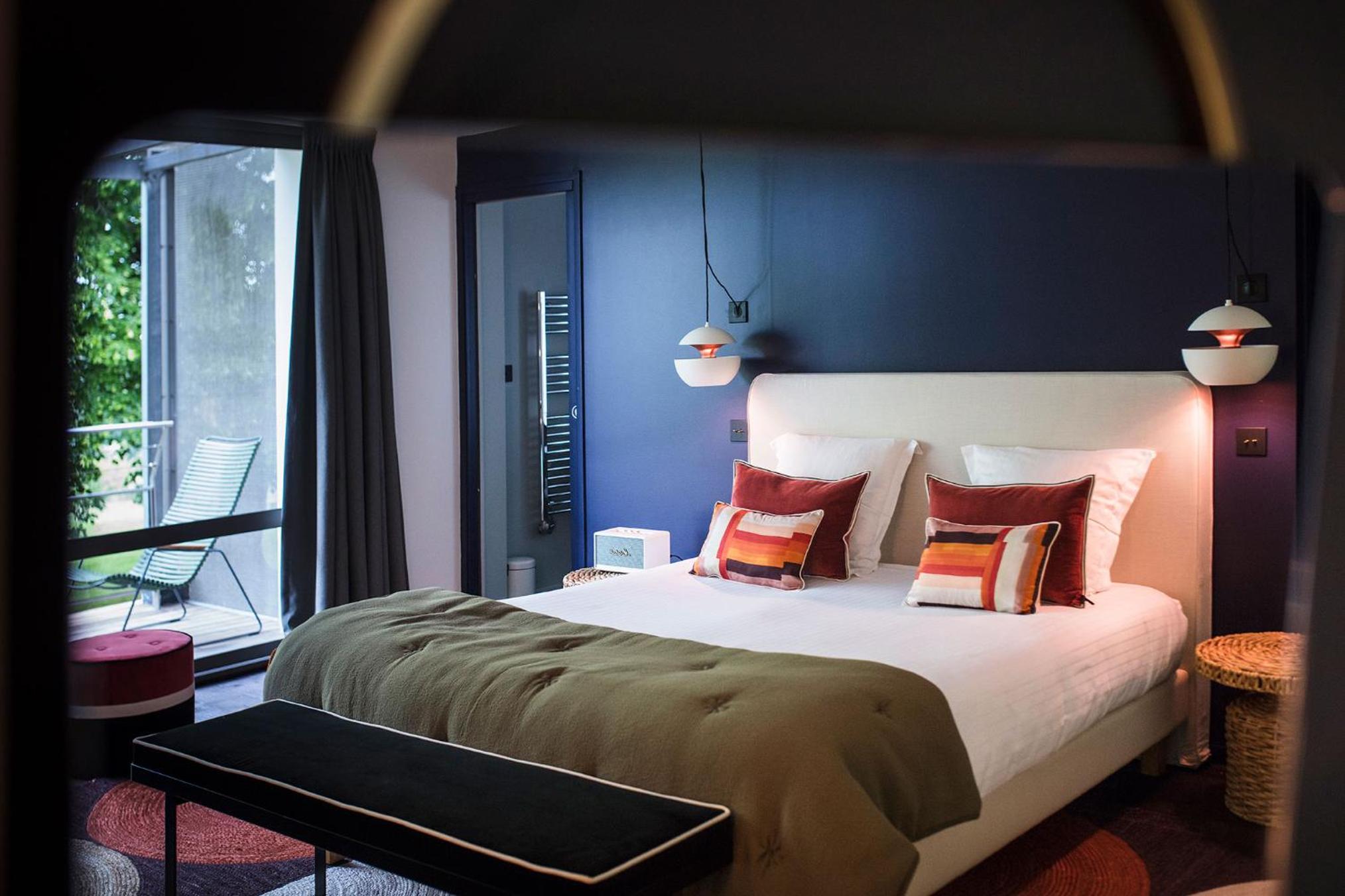 Large Double Room with Balcony - Photo 9