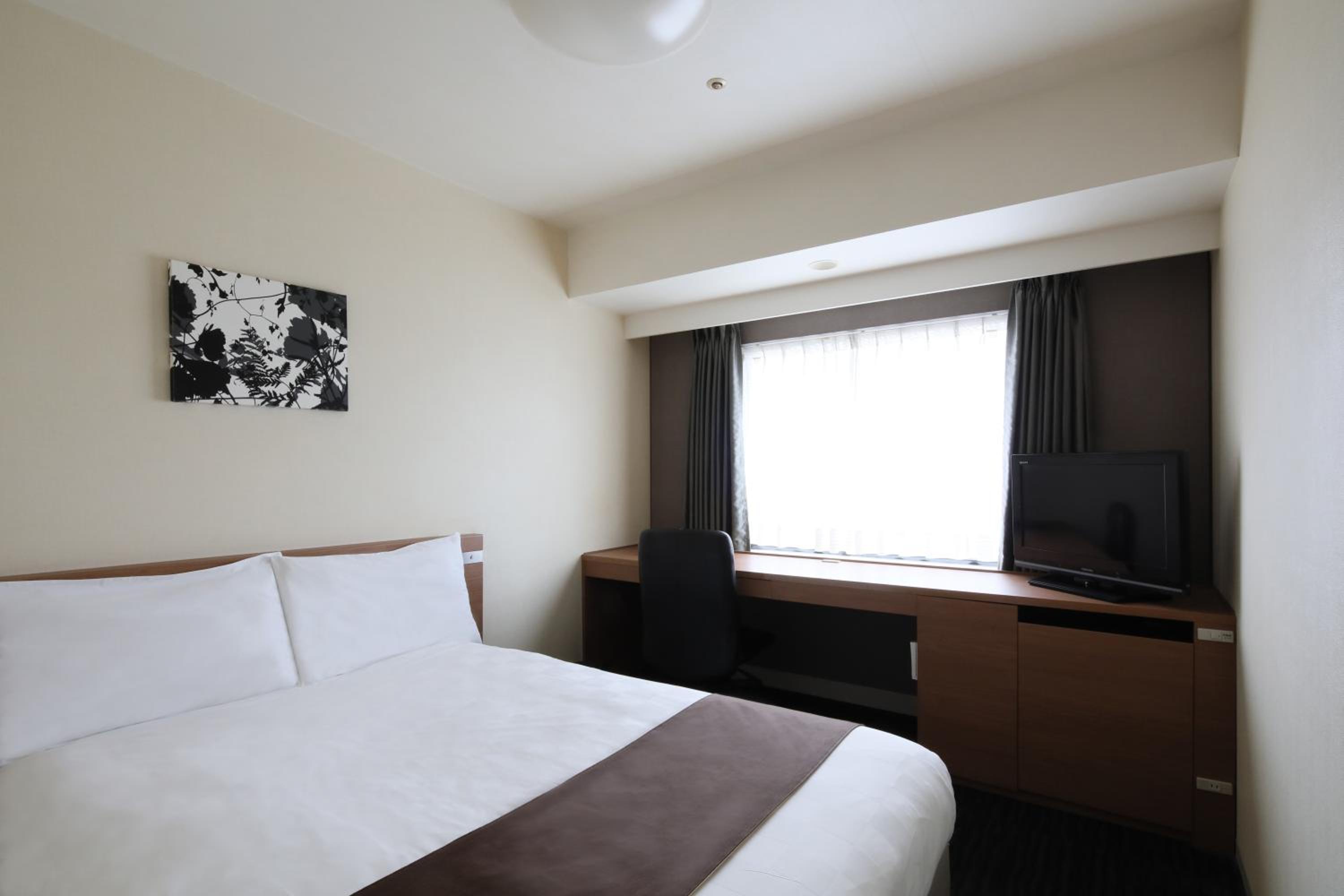 Double Room with Small Double Bed - Non-Smoking - Photo 12