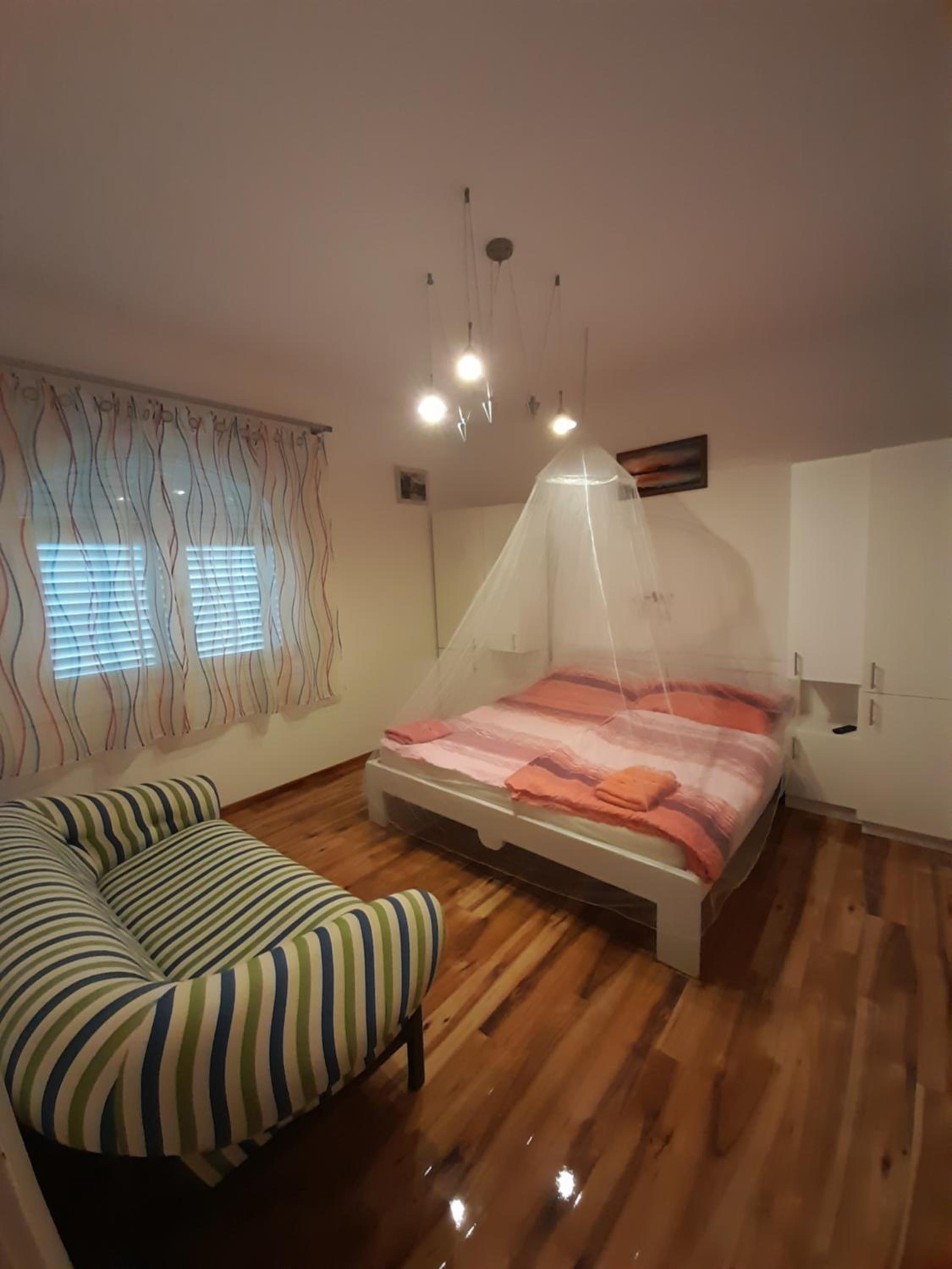 One-Bedroom Apartment photo 1