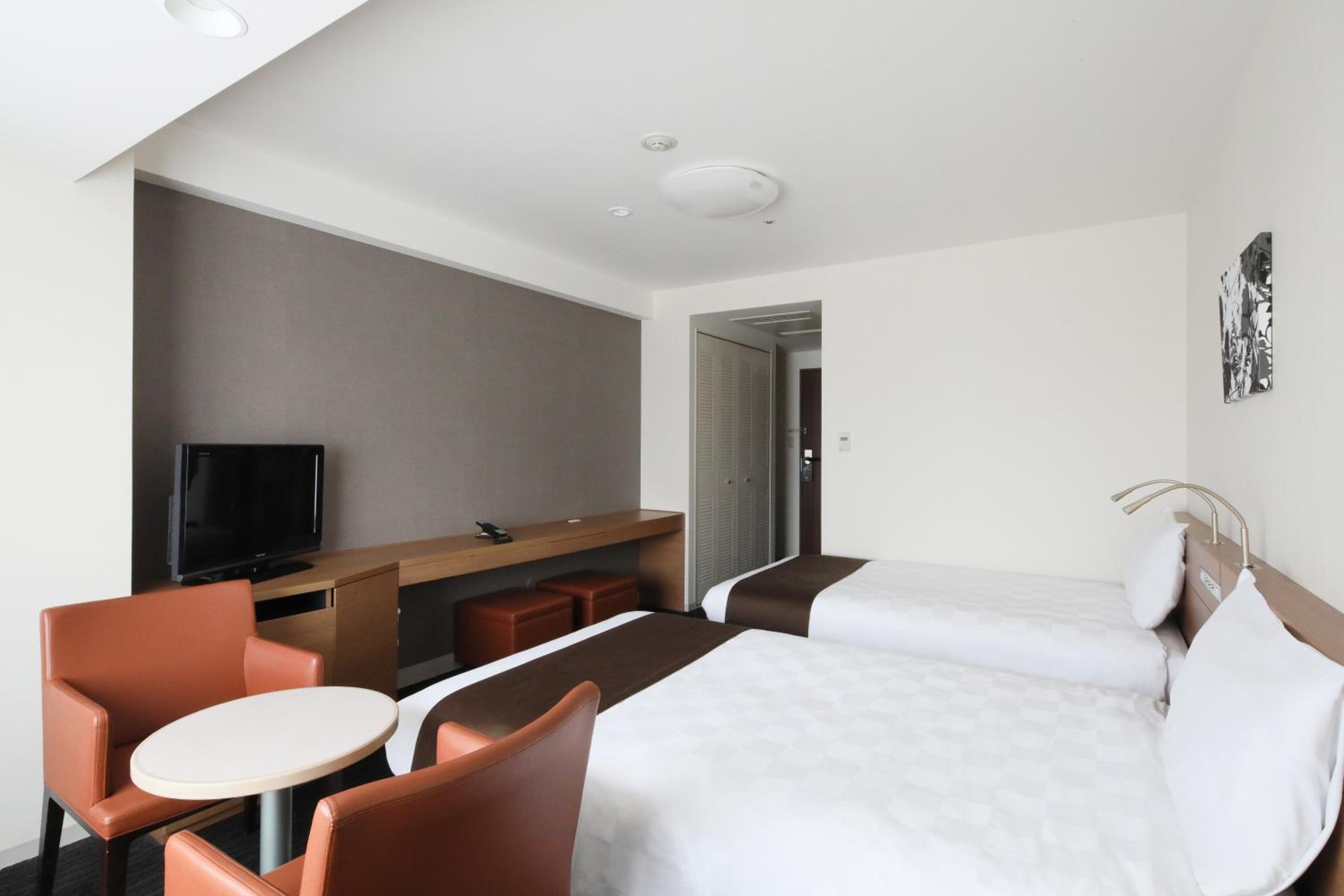Twin Room - Non-Smoking - Photo 7