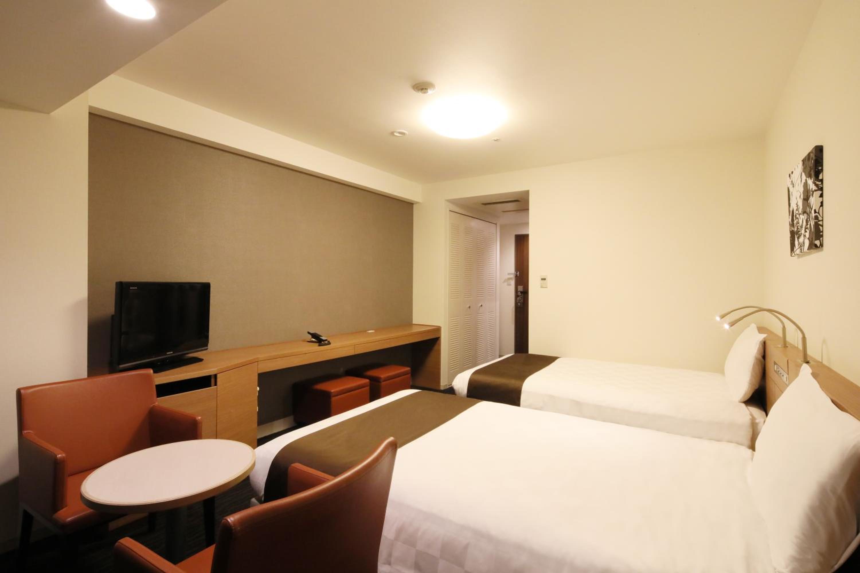 Twin Room - Non-Smoking - Photo 8