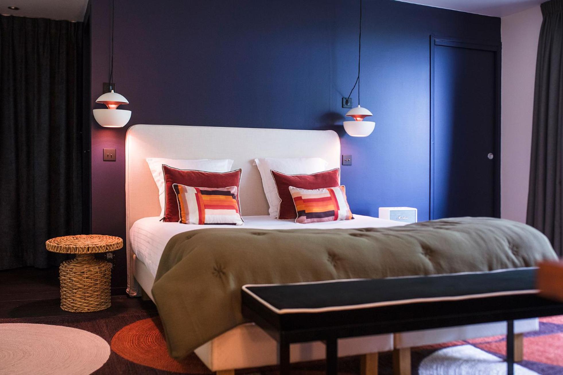Large Double Room with Balcony - Photo 7