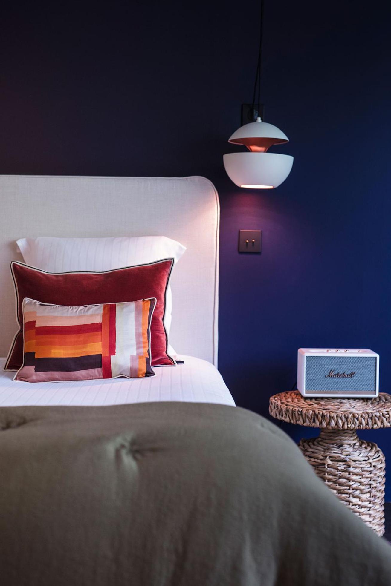 Large Double Room with Balcony - Photo 6