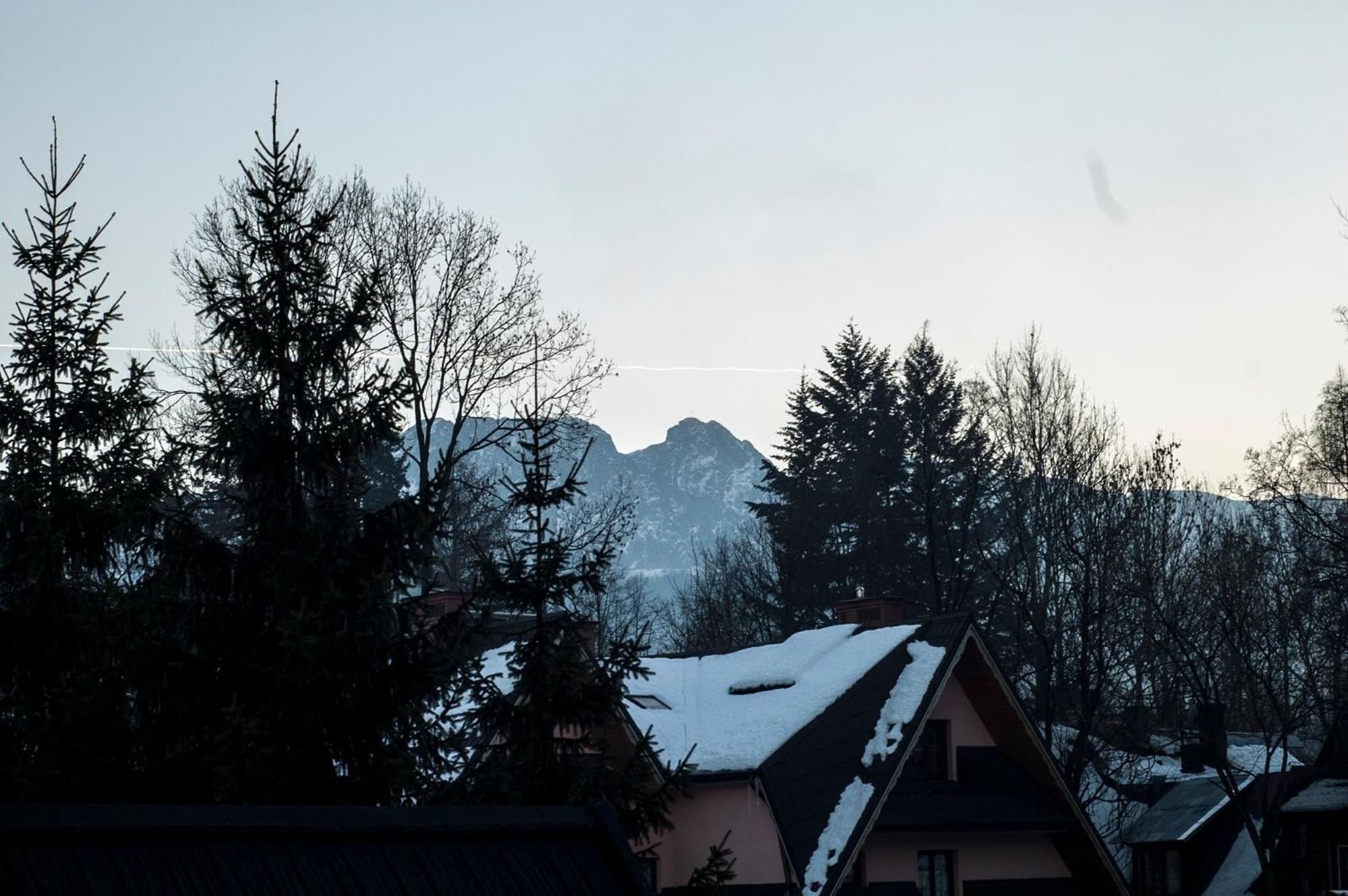 Apartment with Mountain View - Photo 1