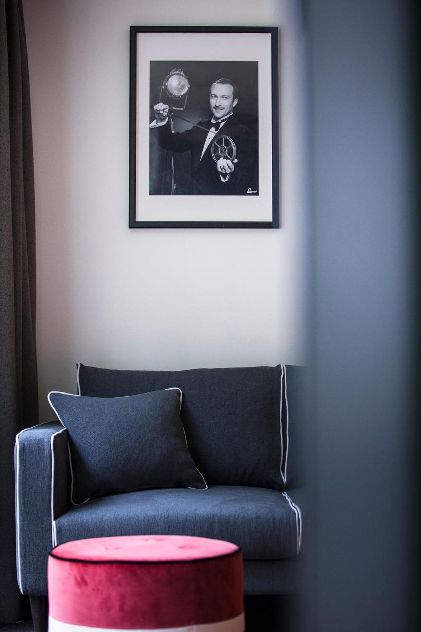 Large Double Room with Balcony - Photo 4
