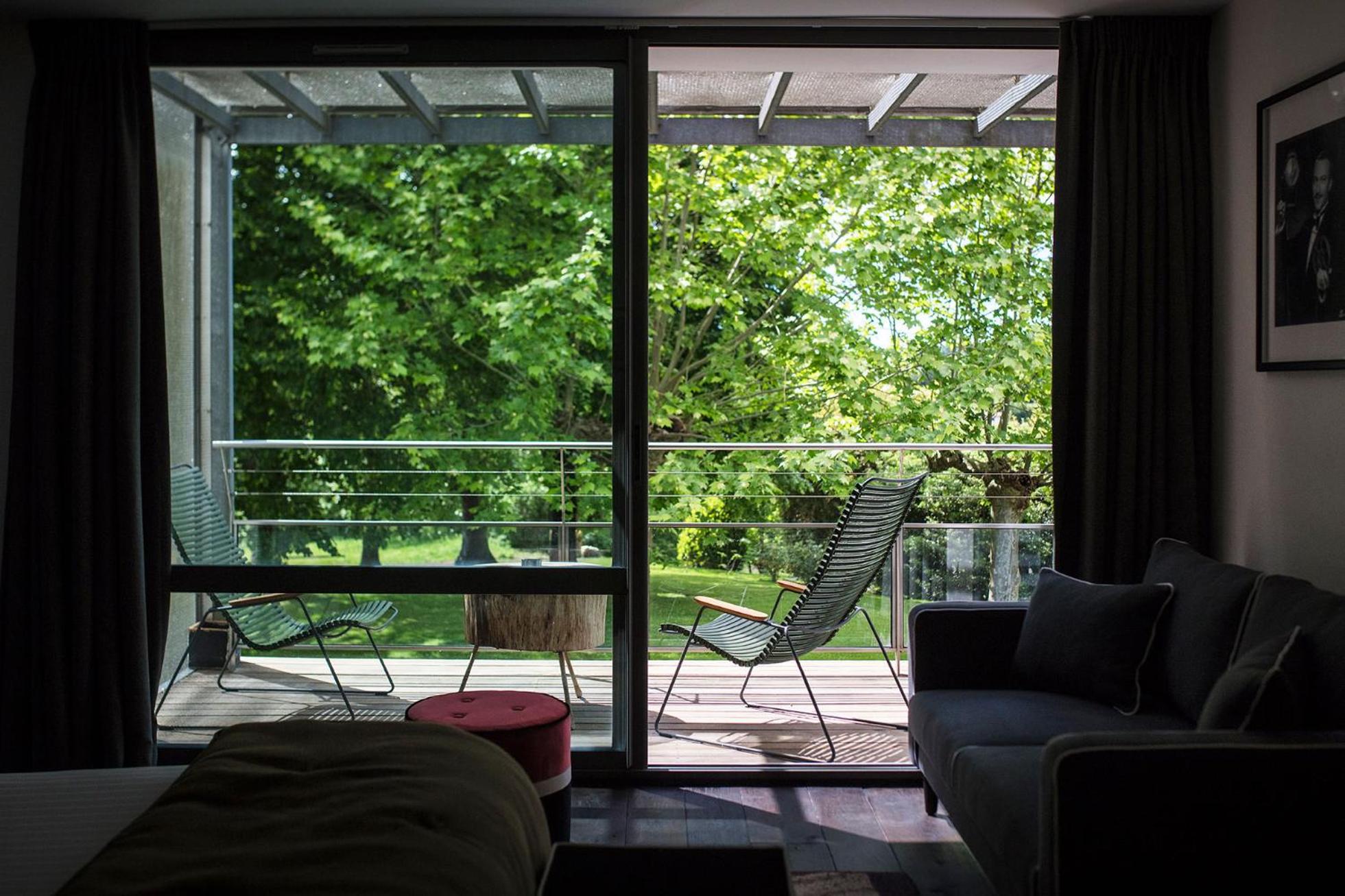 Large Double Room with Balcony - Photo 13