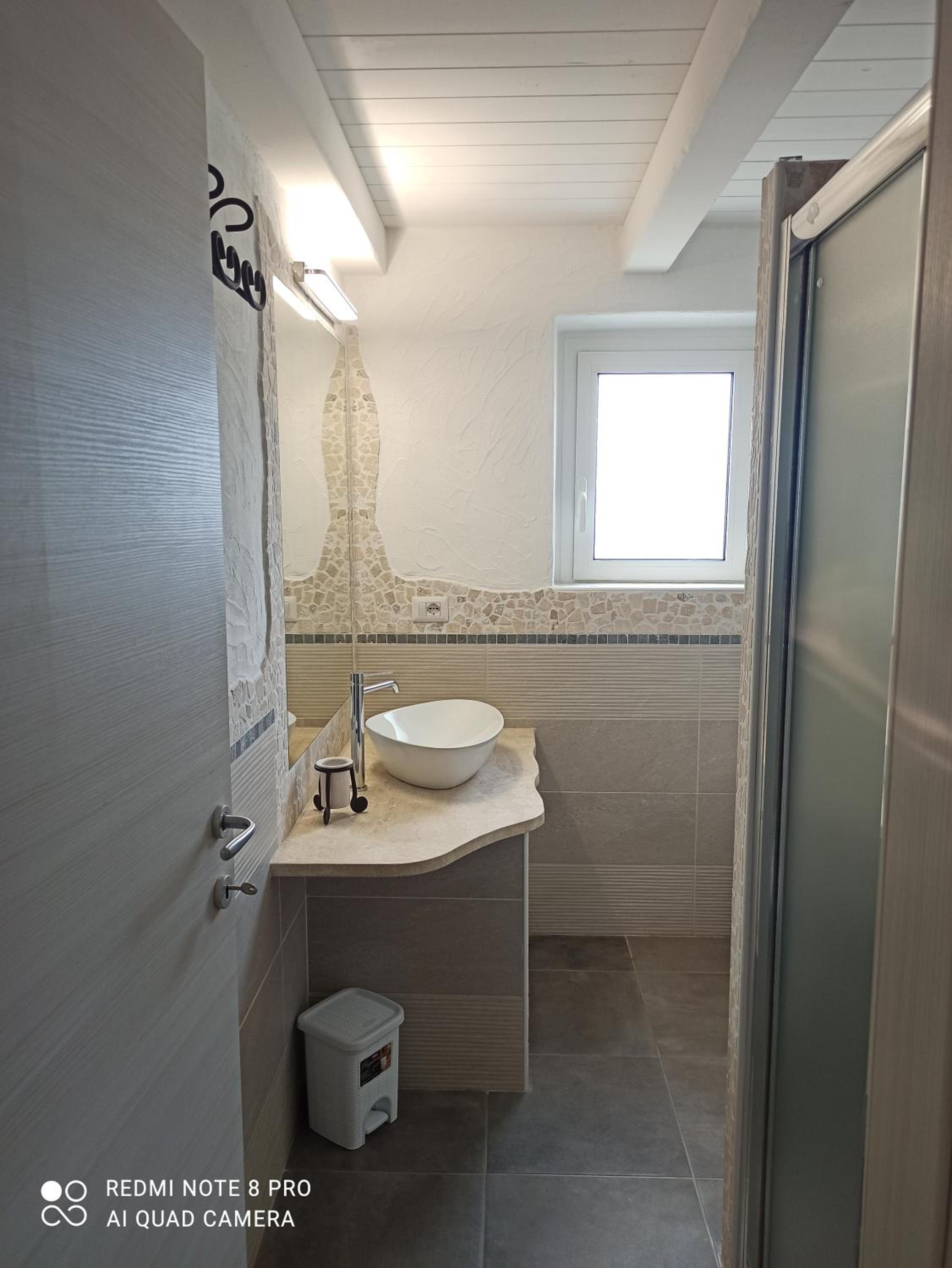 Double Room with Private Bathroom - Photo 9