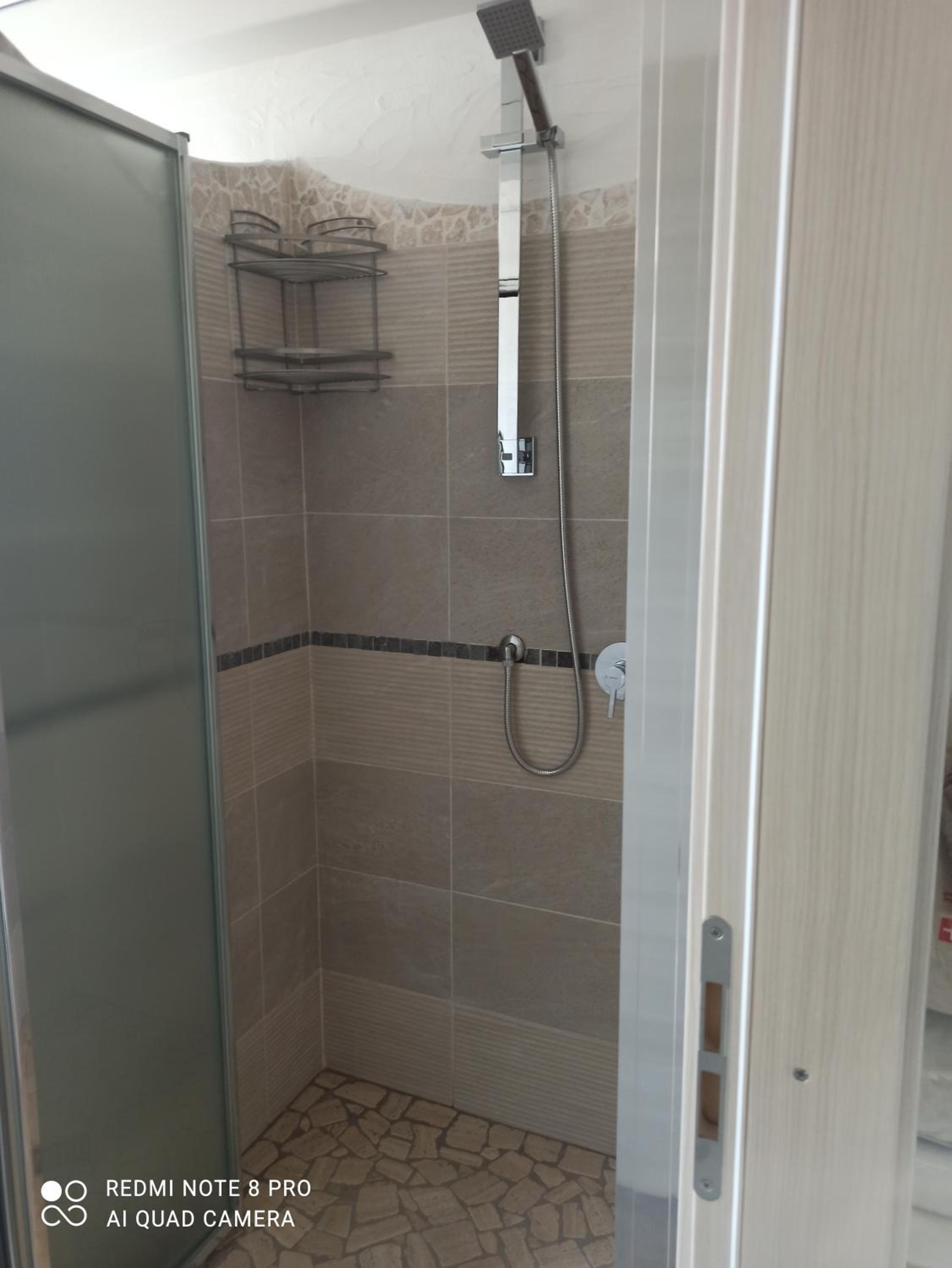 Double Room with Private Bathroom - Photo 10