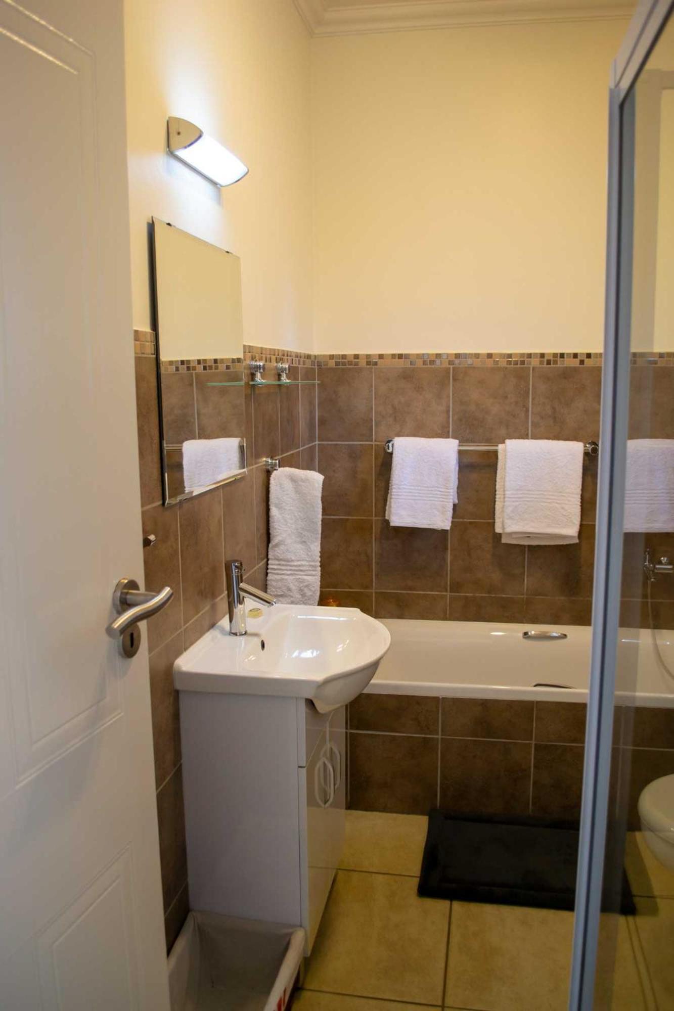 Deluxe Room - Photo 4