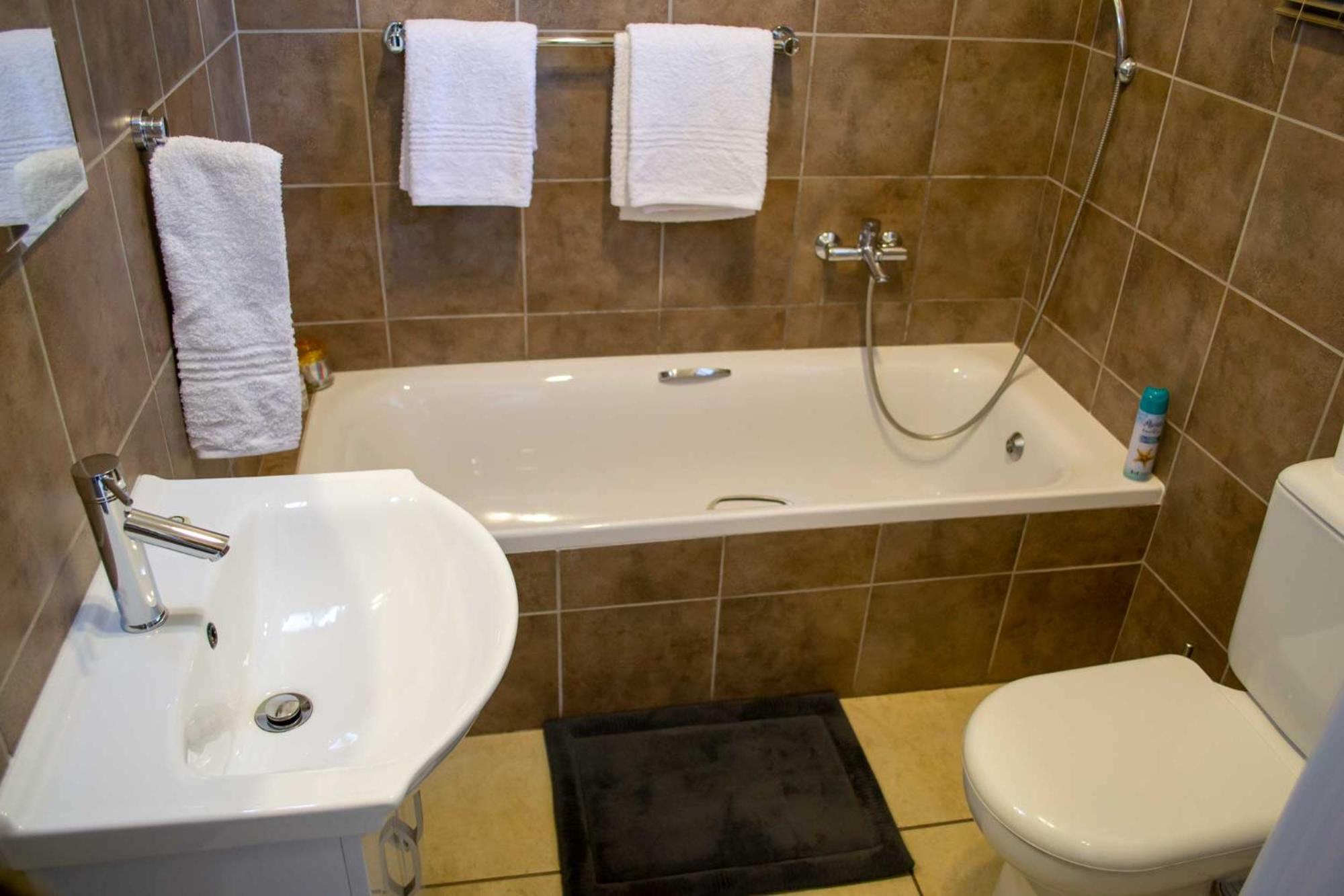 Deluxe Room - Photo 10