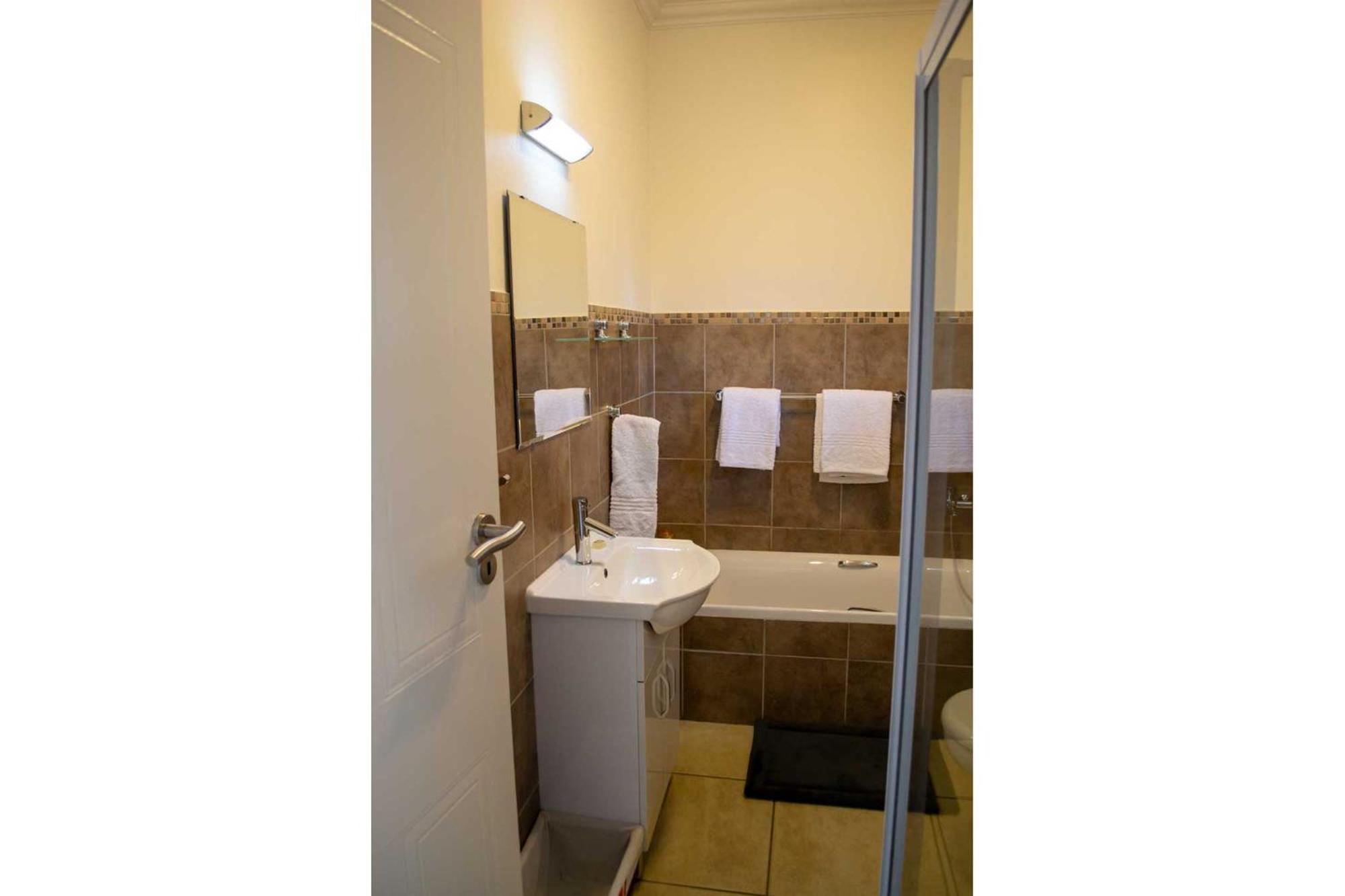 Deluxe Room - Photo 8