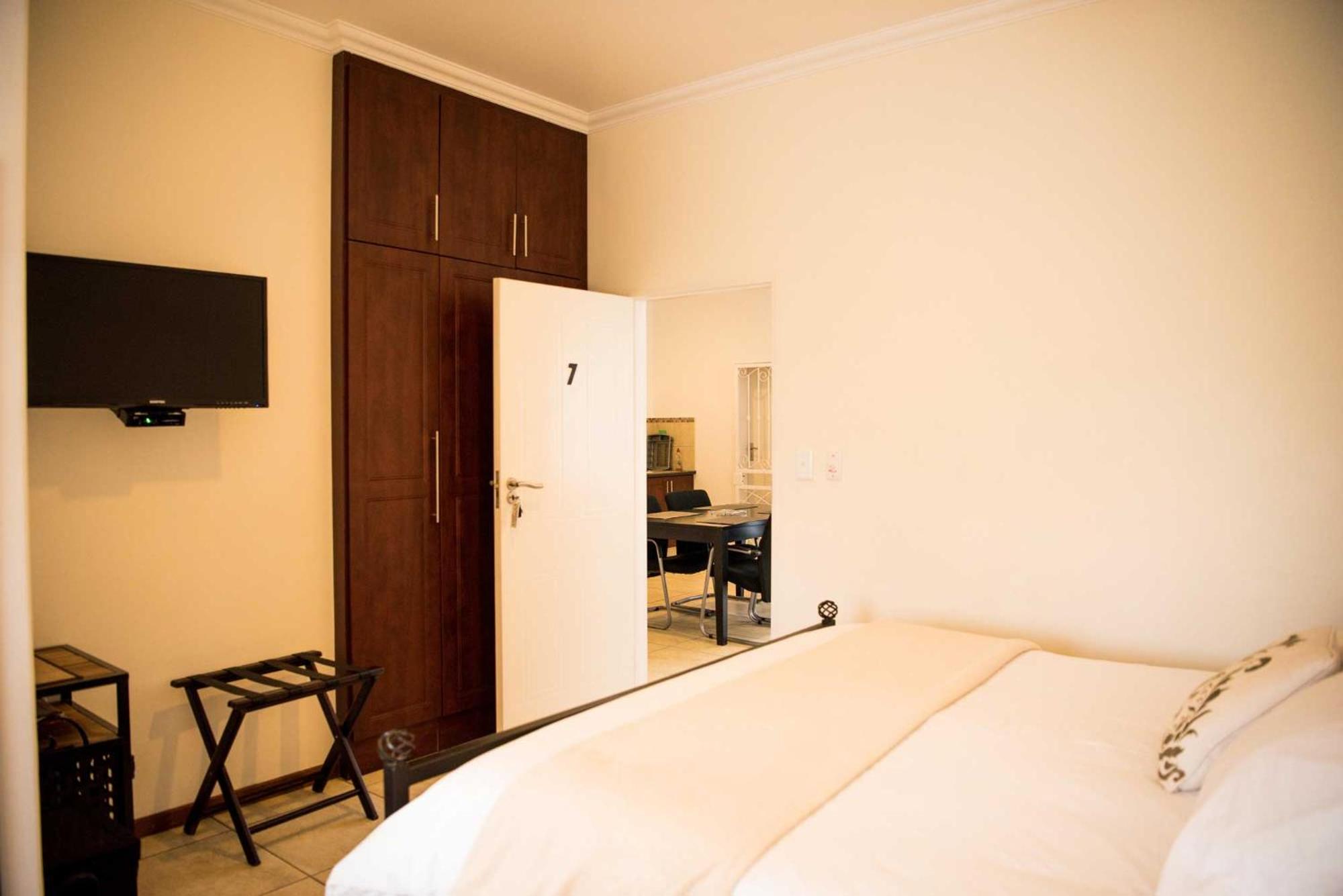 Deluxe Apartment - Photo 9