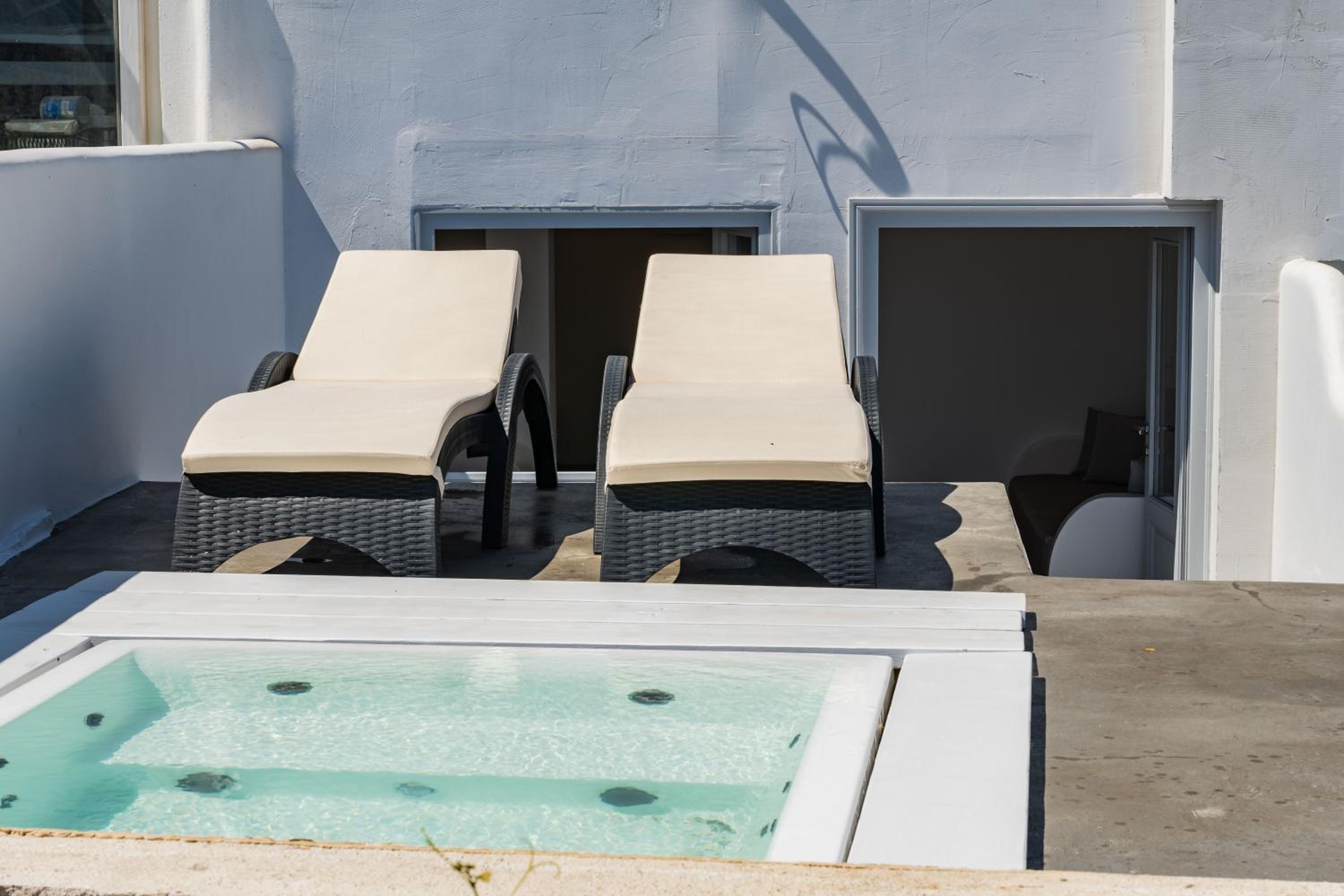 Grand Suite with Hot Tub - Photo 5