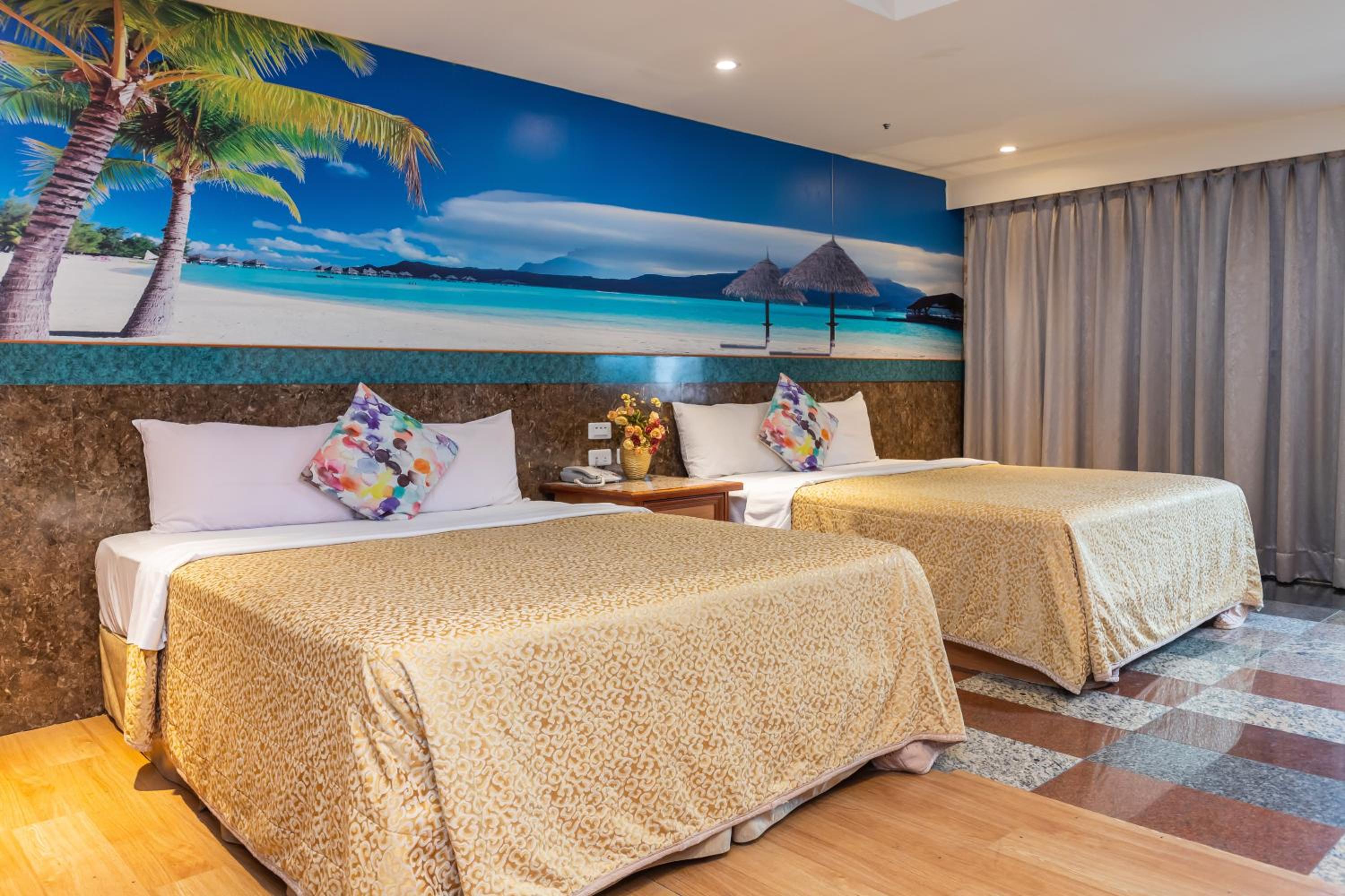 Standard Quadruple Room, photo 7