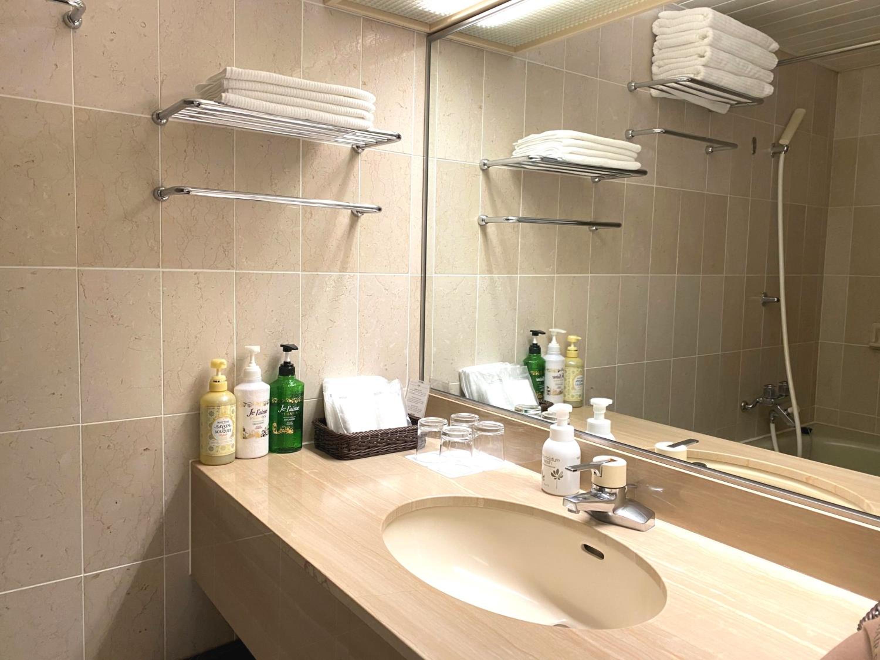 Twin Room for 2 people - Non-Smoking - Photo 4