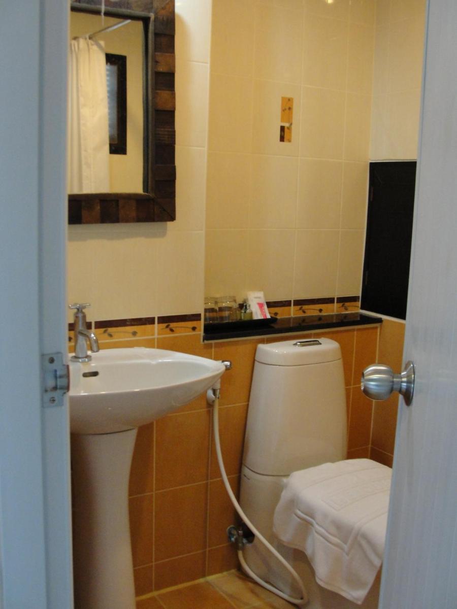 Standard Double or Twin Room - Photo 9