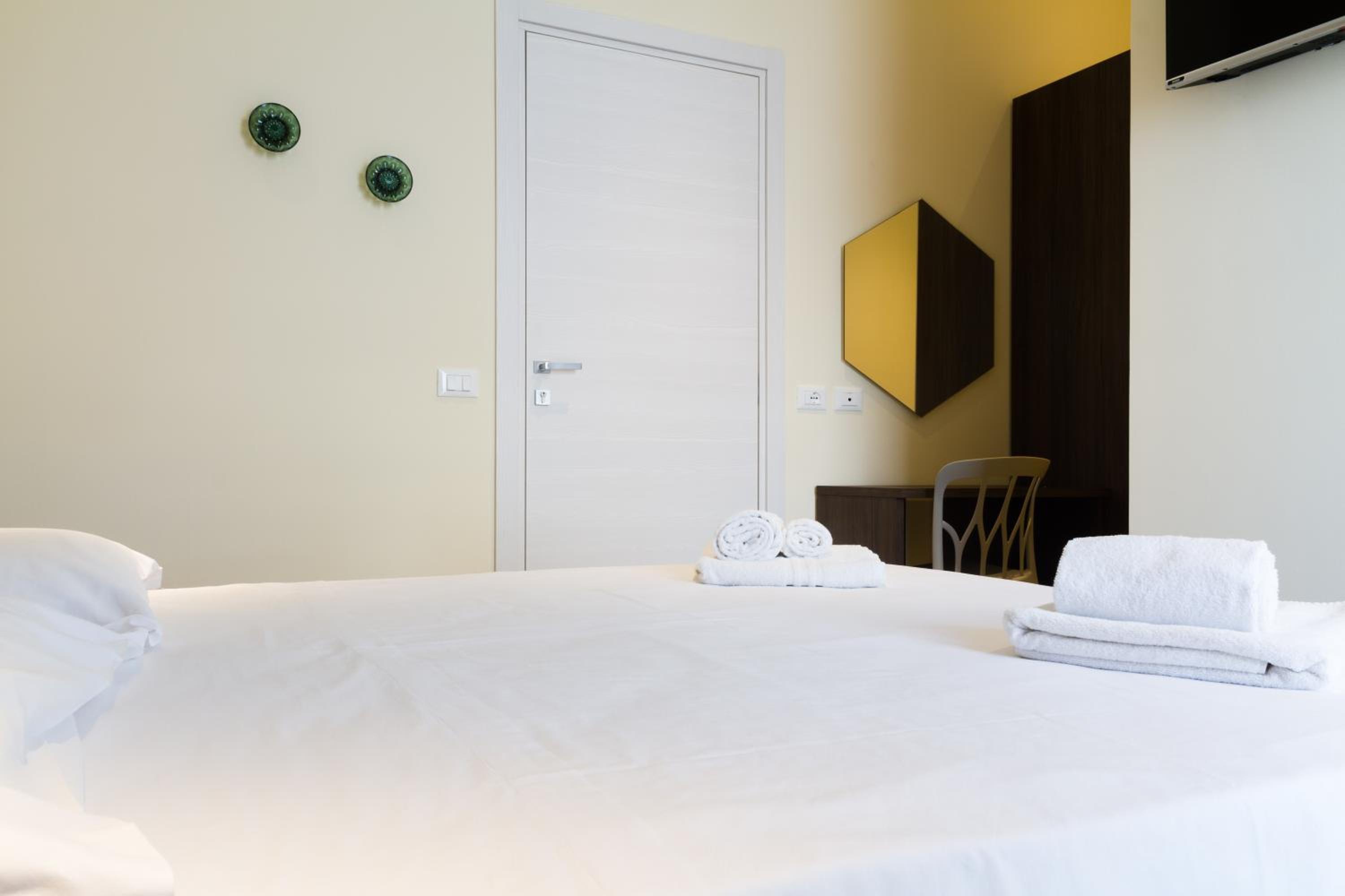 Double Room with Private Bathroom - Photo 4