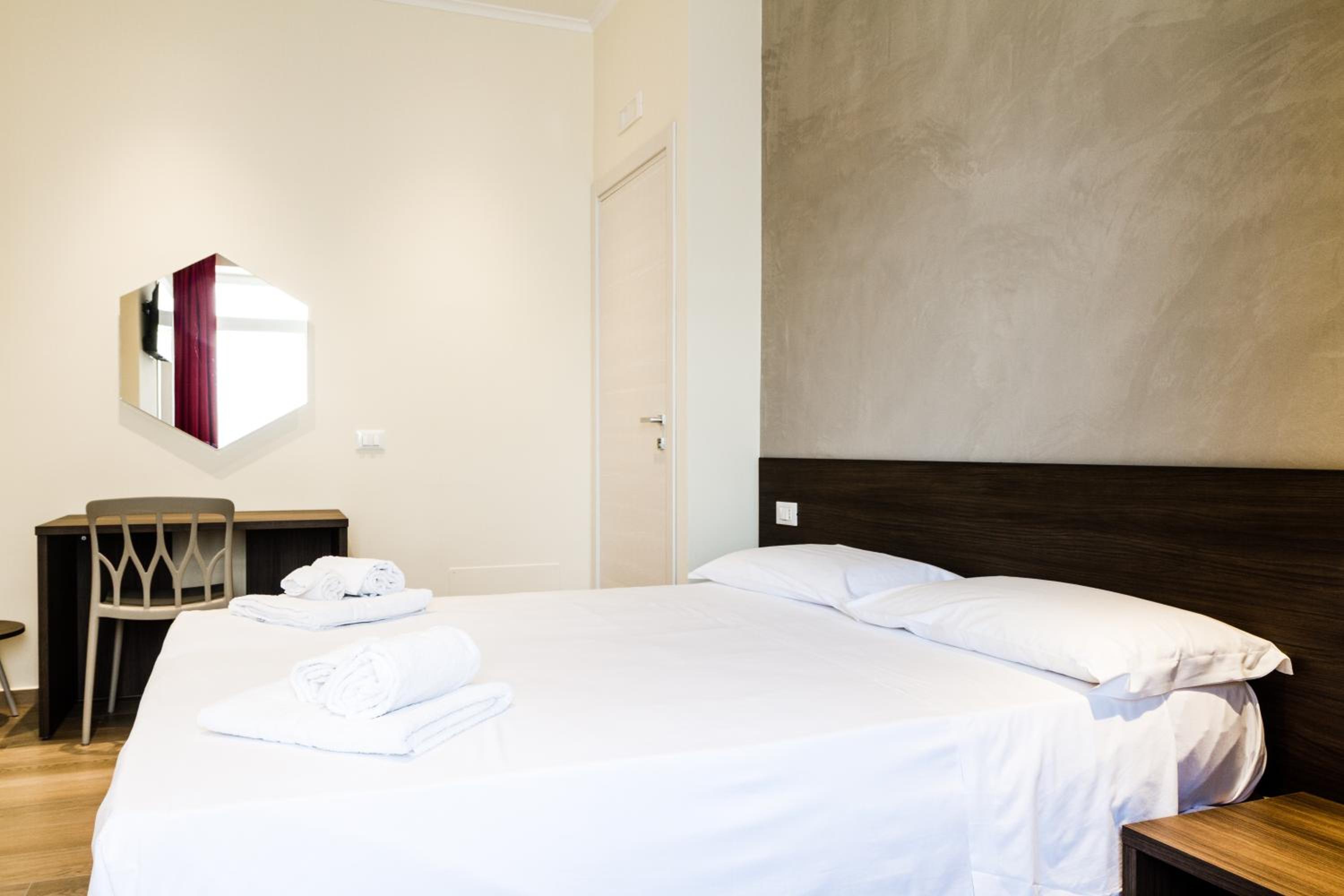 Deluxe Double Room - Photo 1