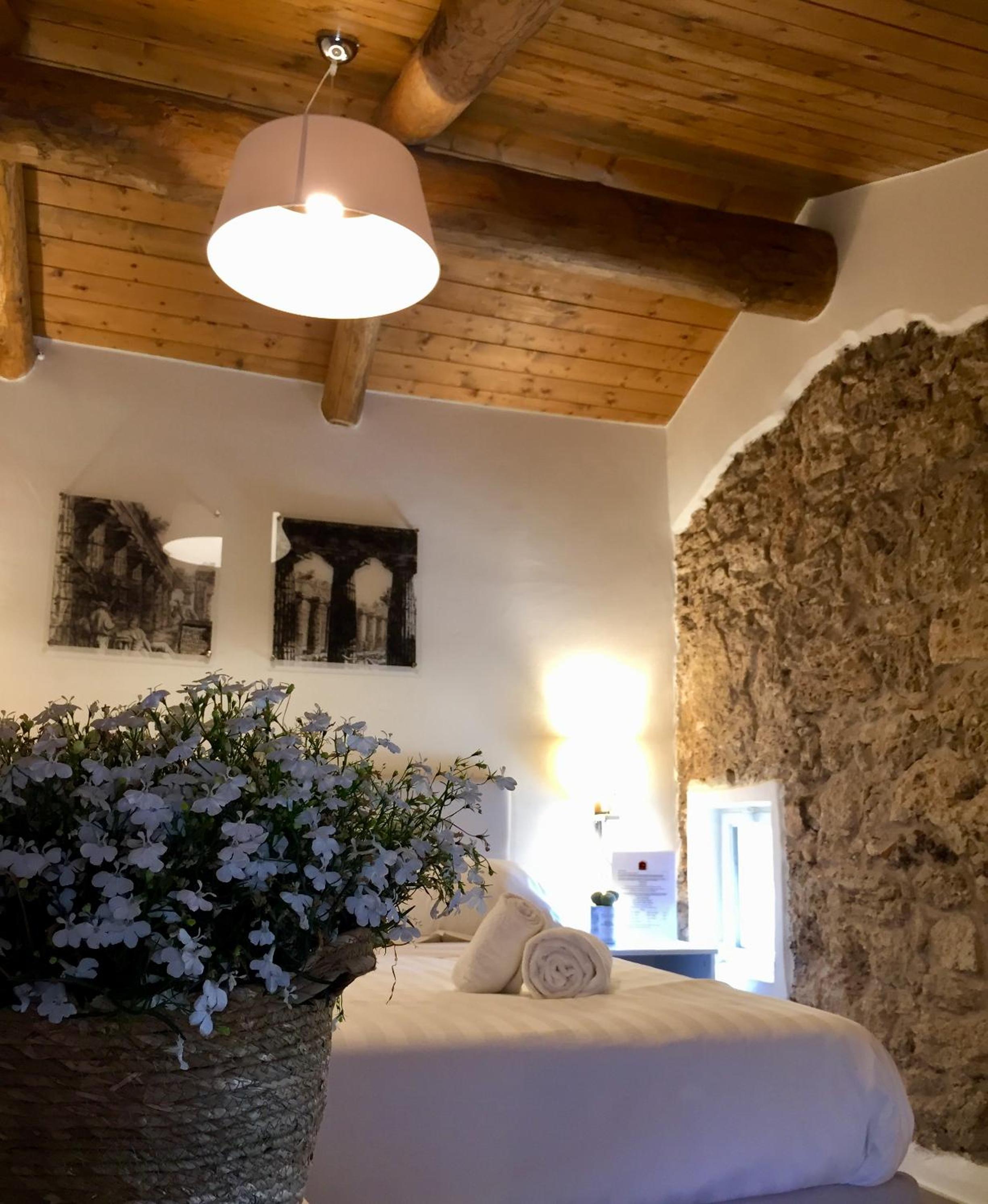 Standard Double Room - Photo 1