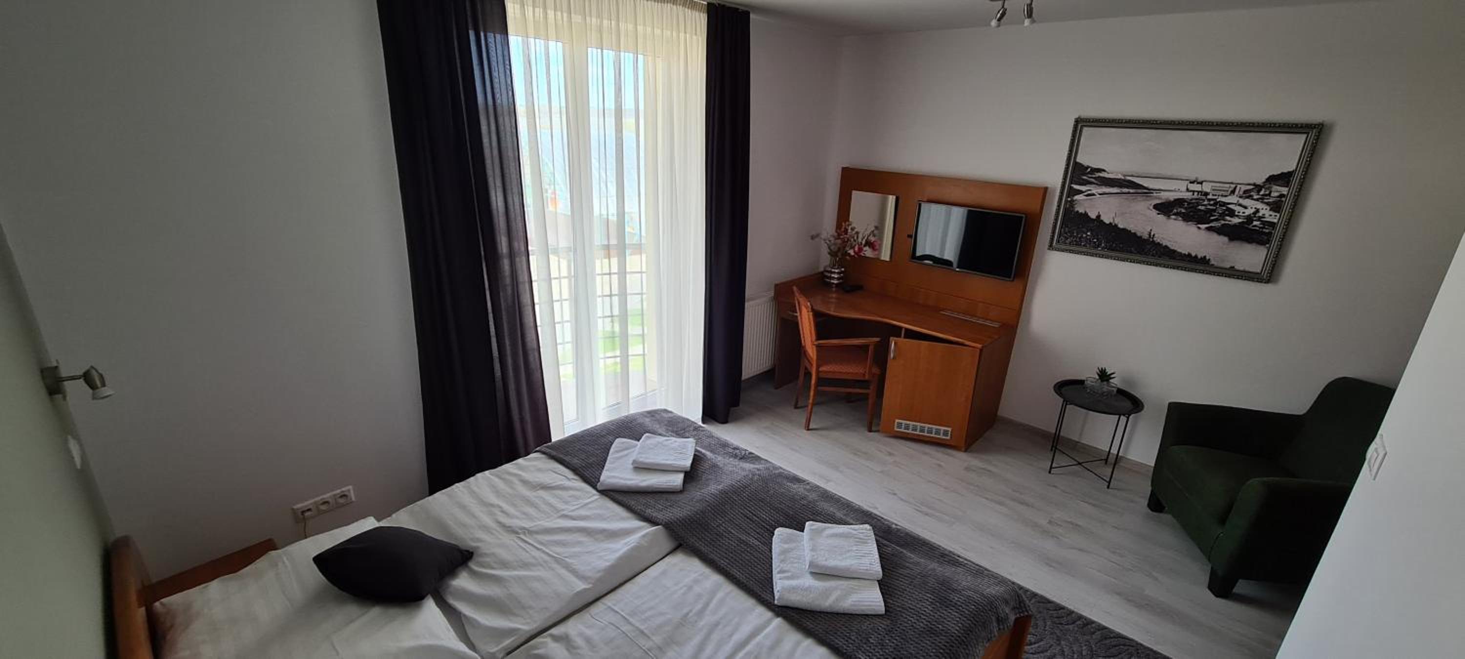 Double Room - Photo 8