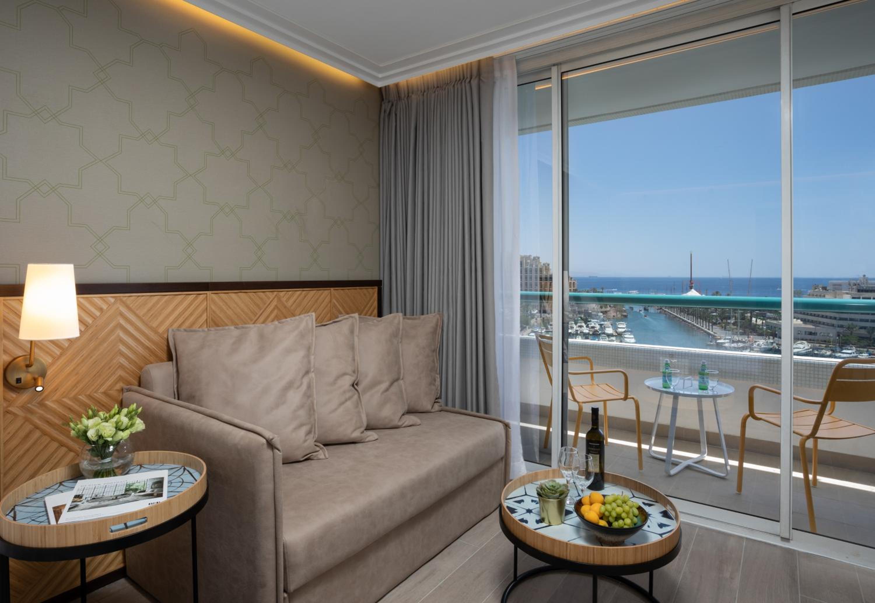Deluxe Balcony Lagoon View - Photo 4