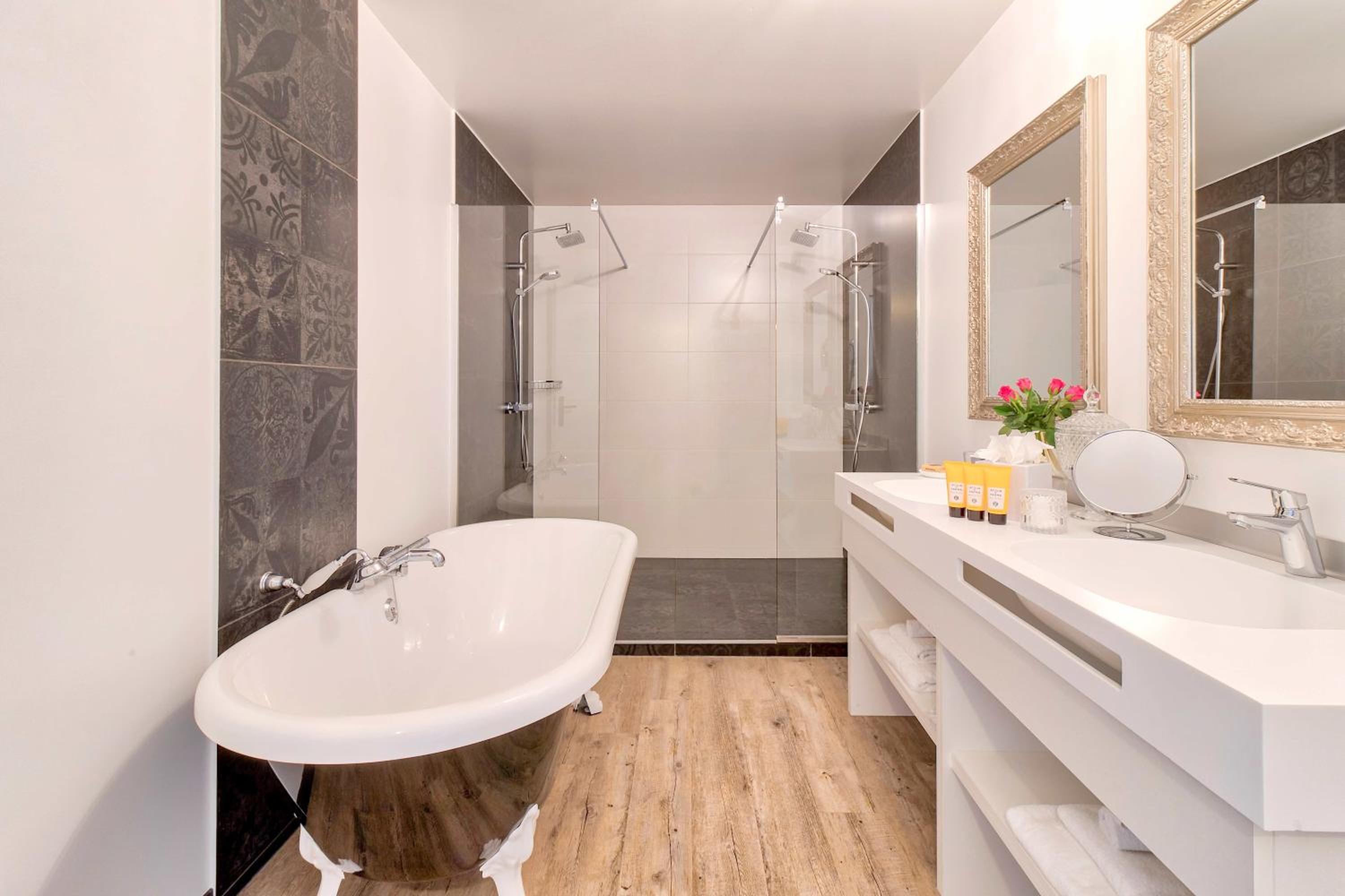 Suite Junior avec Balcon et Accès Gratuit au Spa – Vue sur Sanctuaire Suite Junior avec Balcon et Accès Gratuit au Spa – Vue sur Sanctuaire