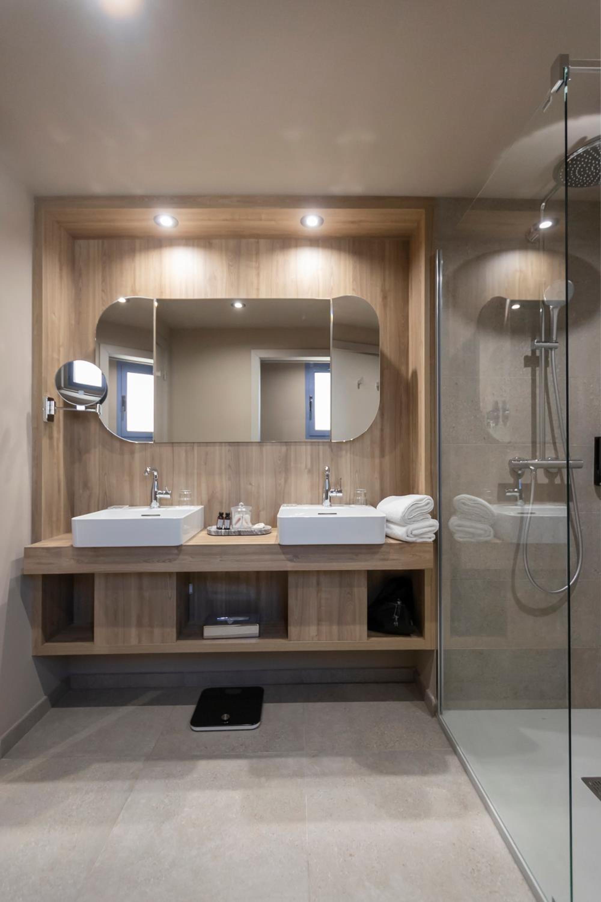 Junior Suite with Pool View photo 3