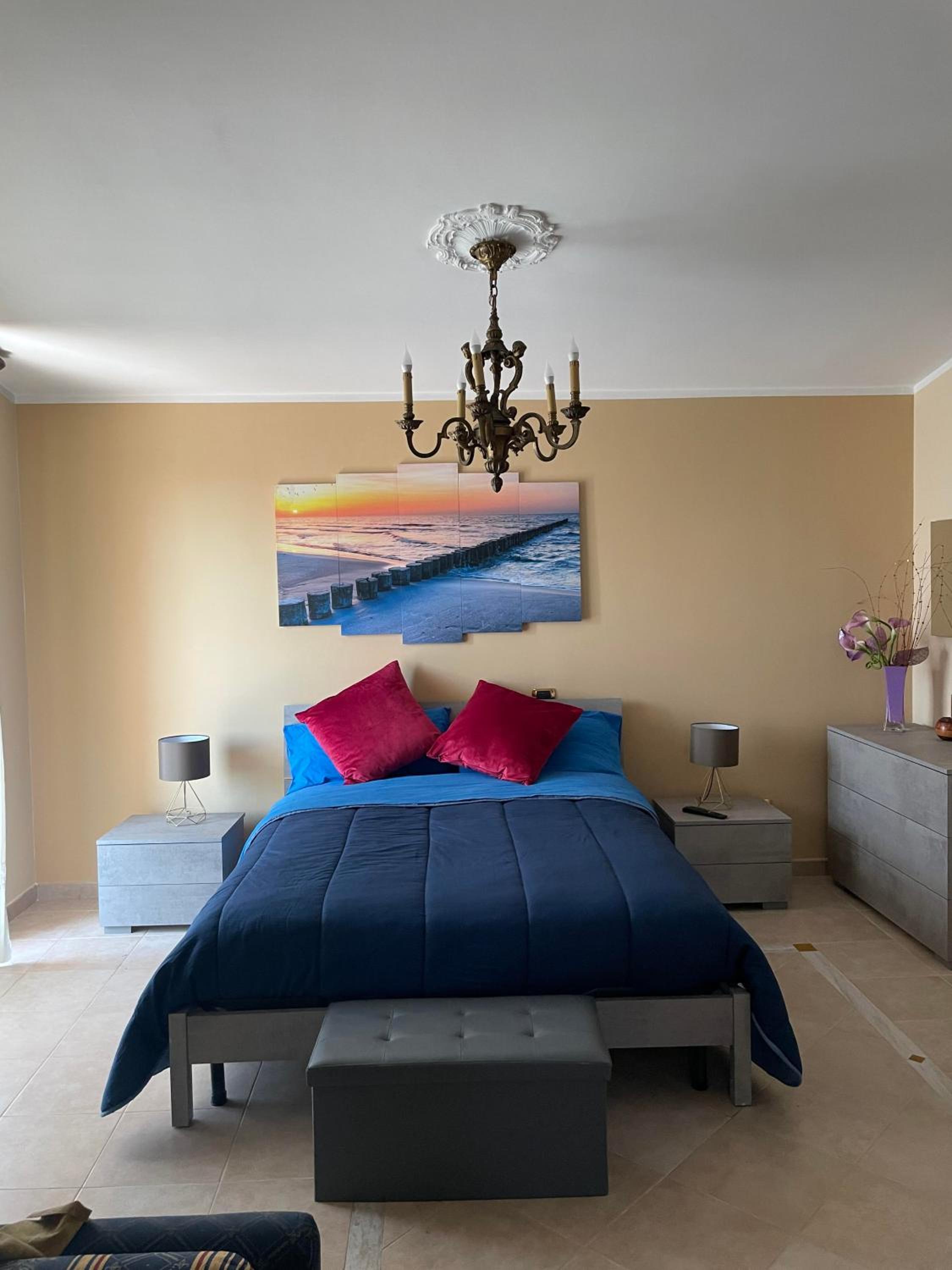 Family Room with Private Bathroom photo 2