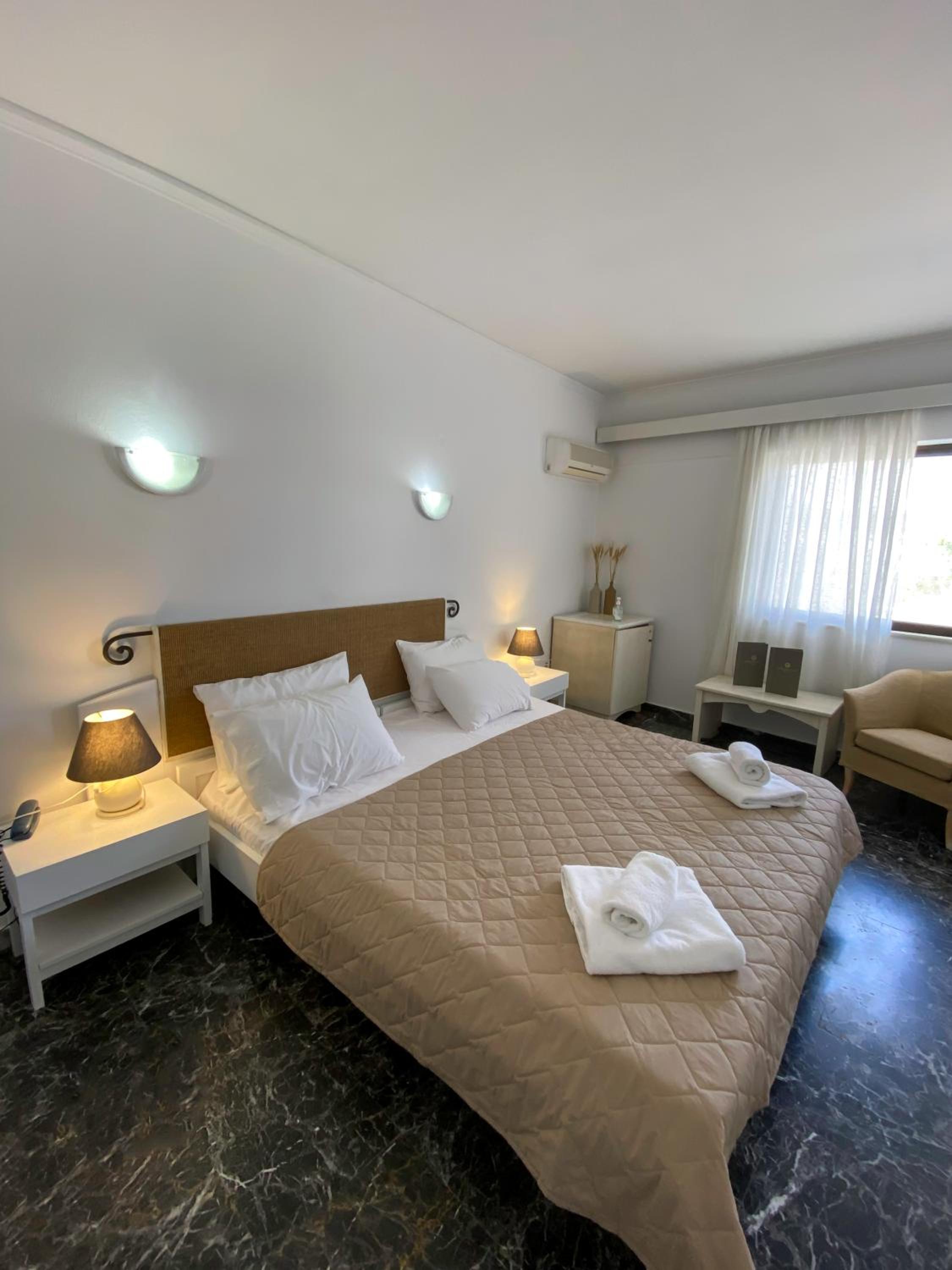 Economy Double or Twin Room without Balcony - Photo 5