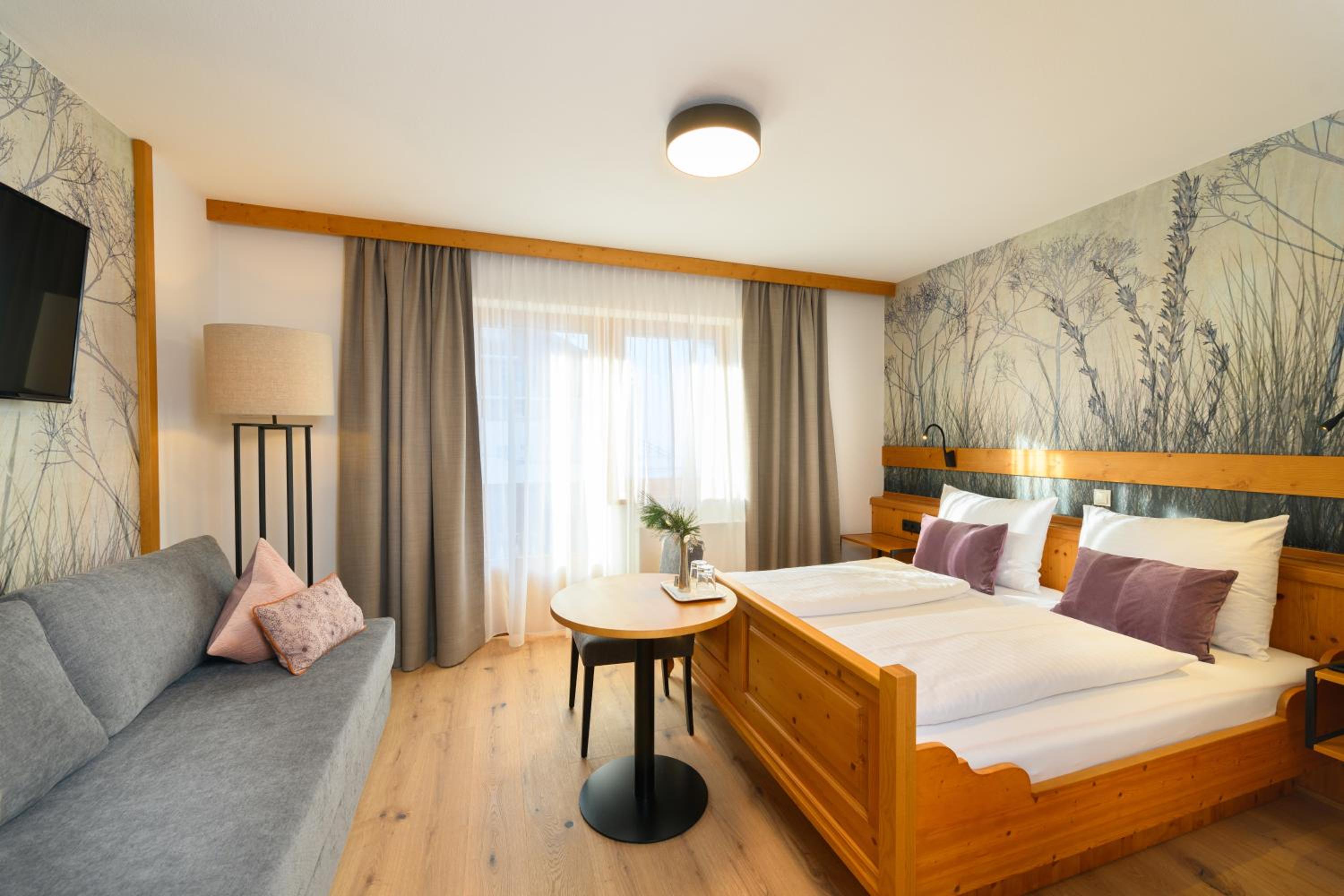 Double Room with Balcony - Photo 6