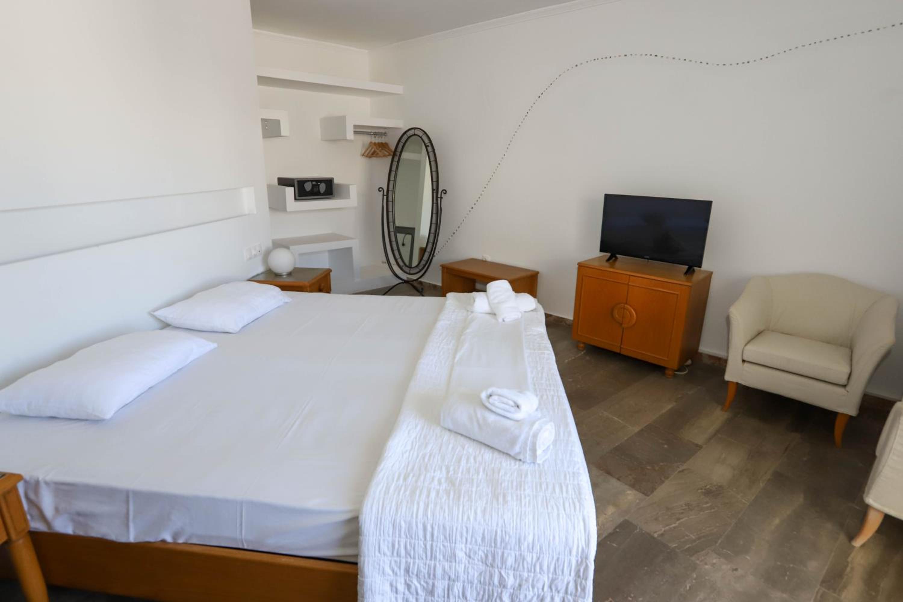 Junior Suite with Sea View - Photo 1