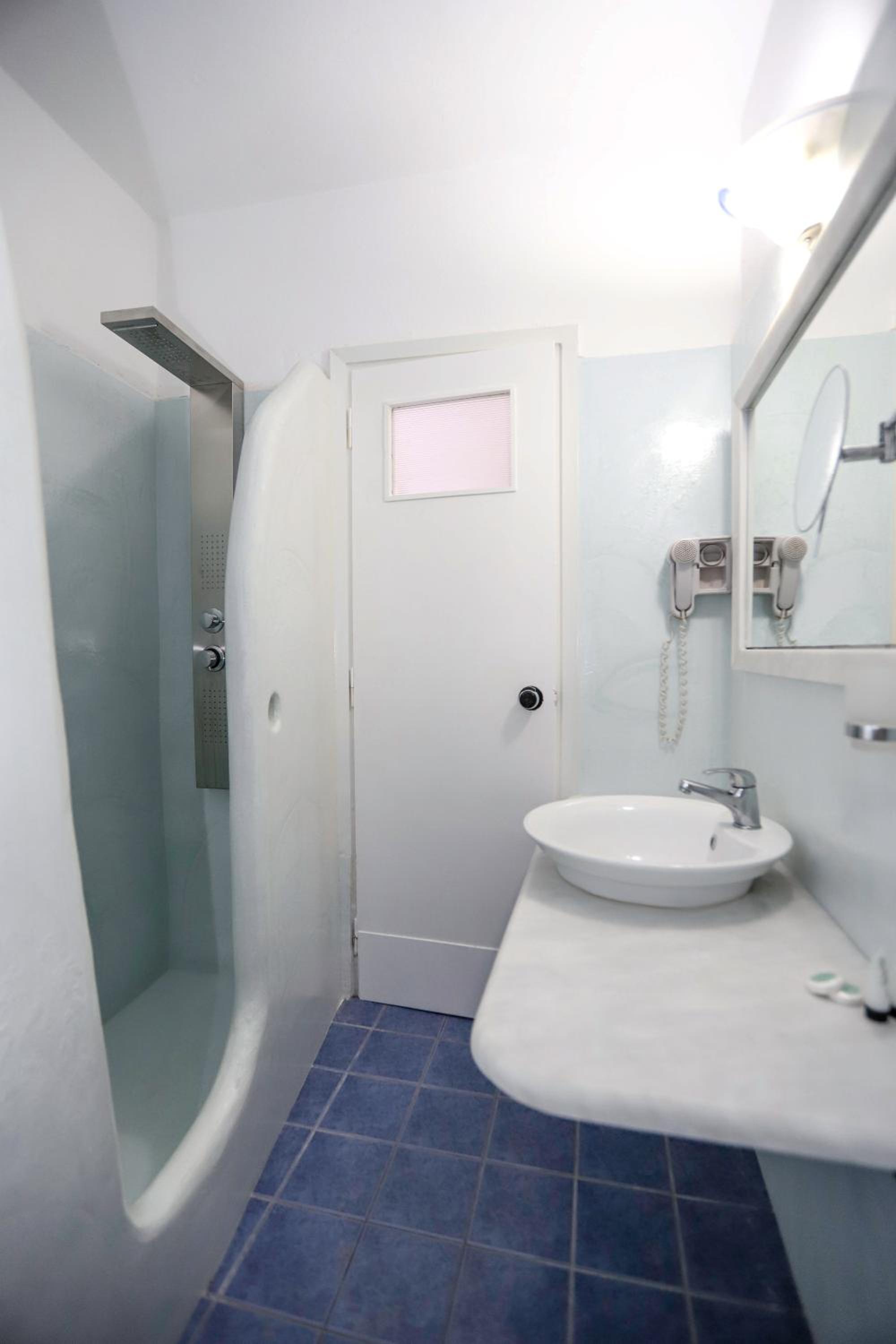 Junior Suite with Sea View - Photo 4
