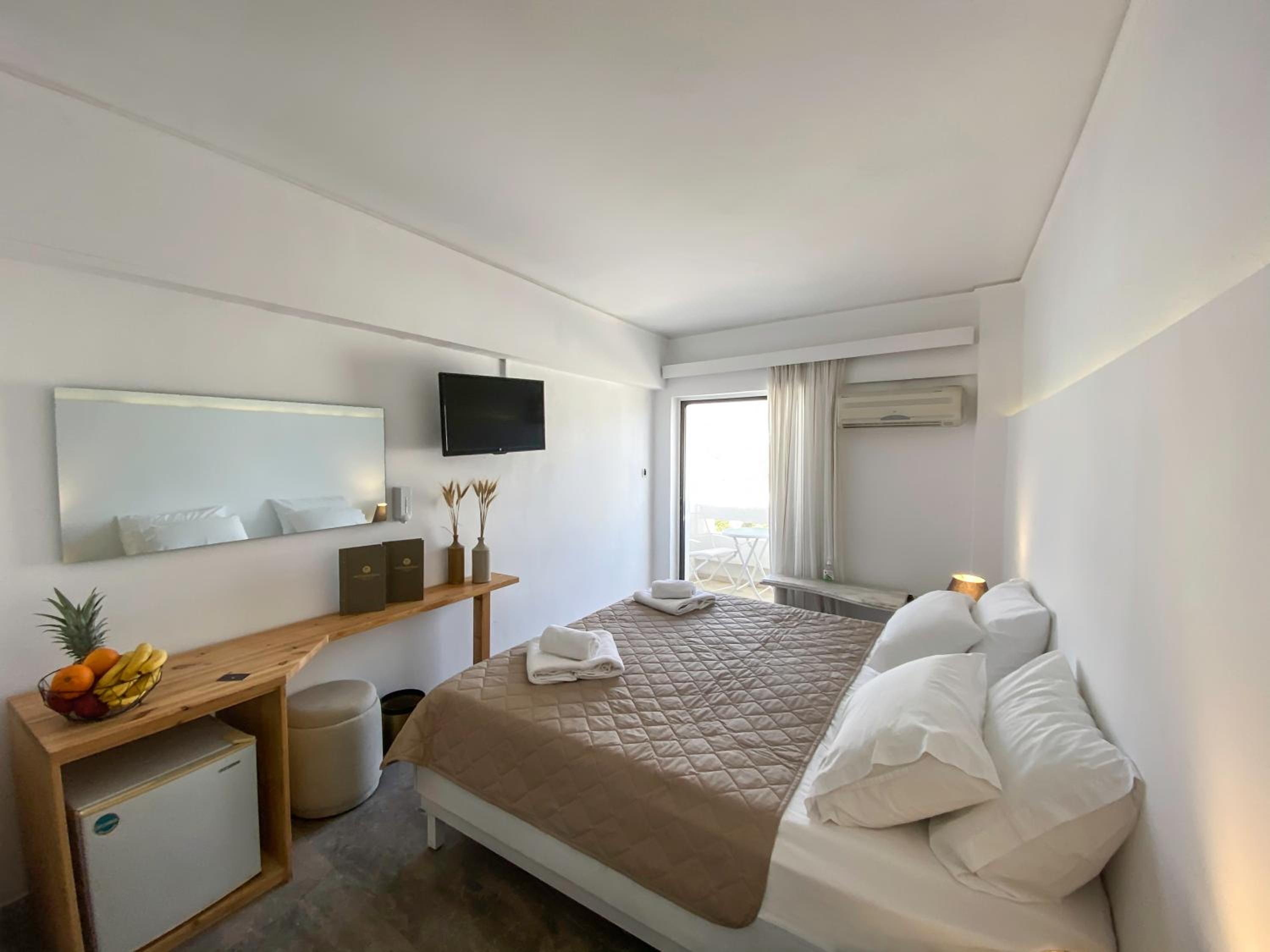 Standard Double or Twin Room with Balcony - Photo 6
