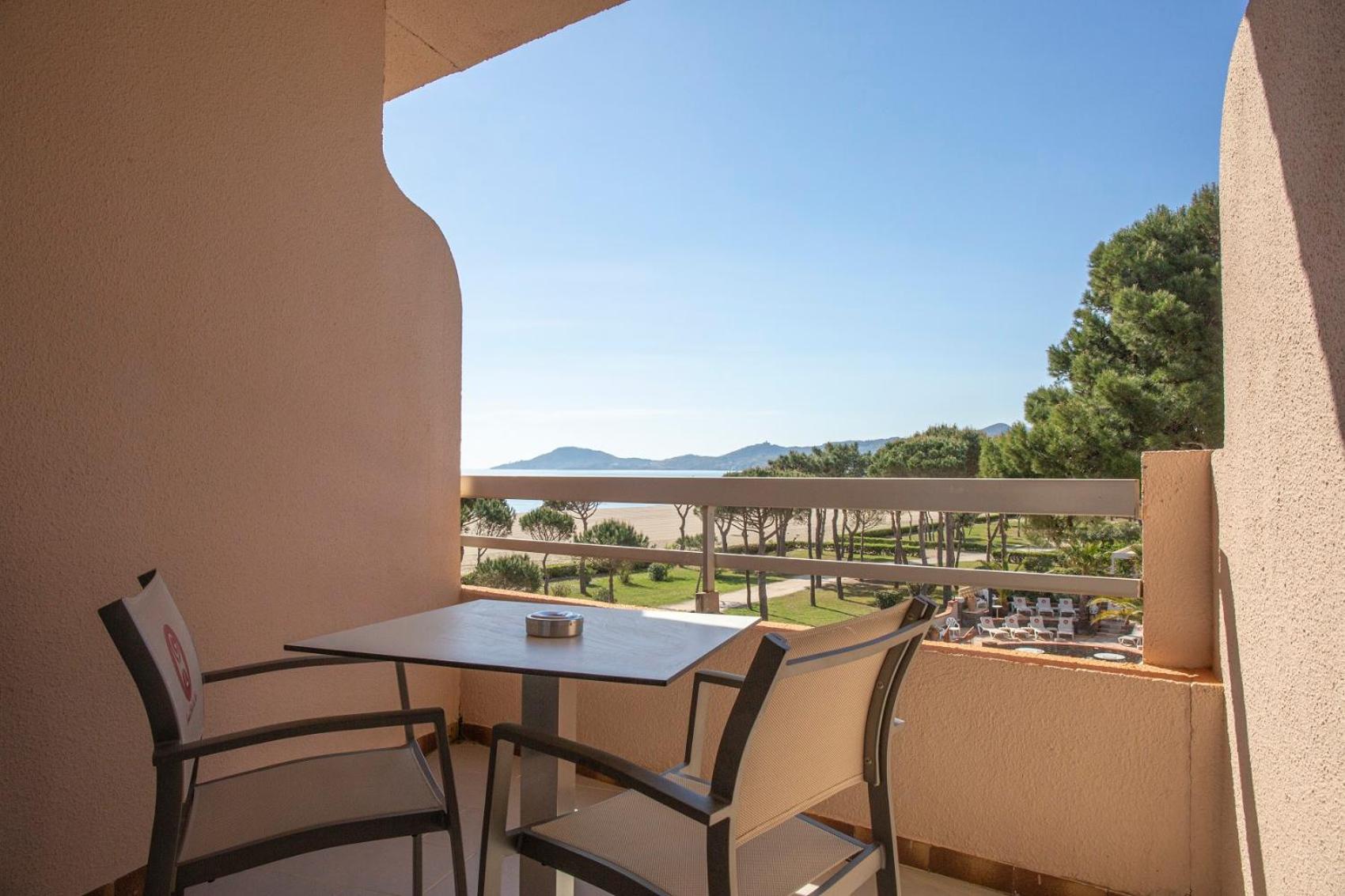 Room with Living Room - Sea View and Terrace - Photo 7