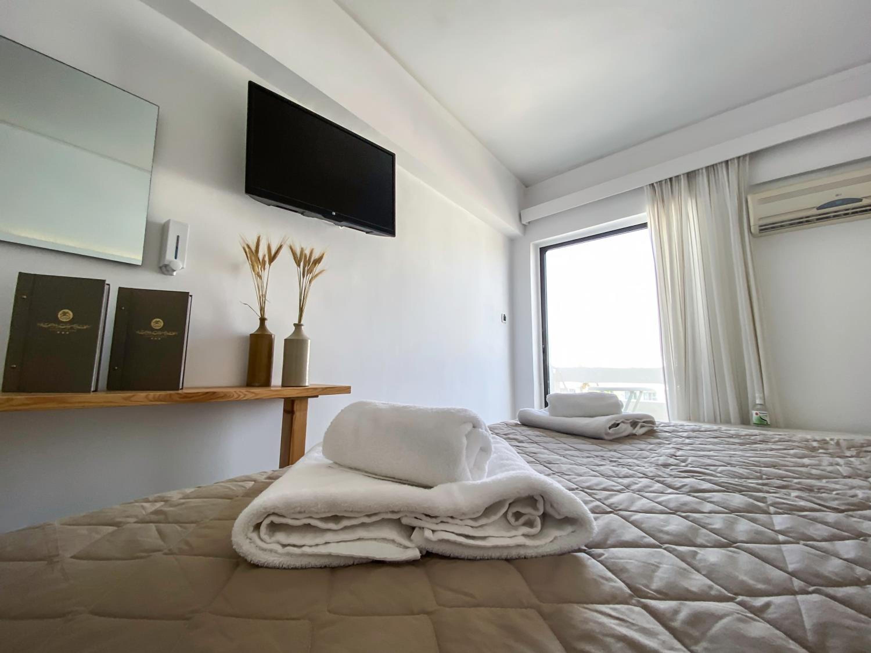 Standard Double or Twin Room with Balcony - Photo 5