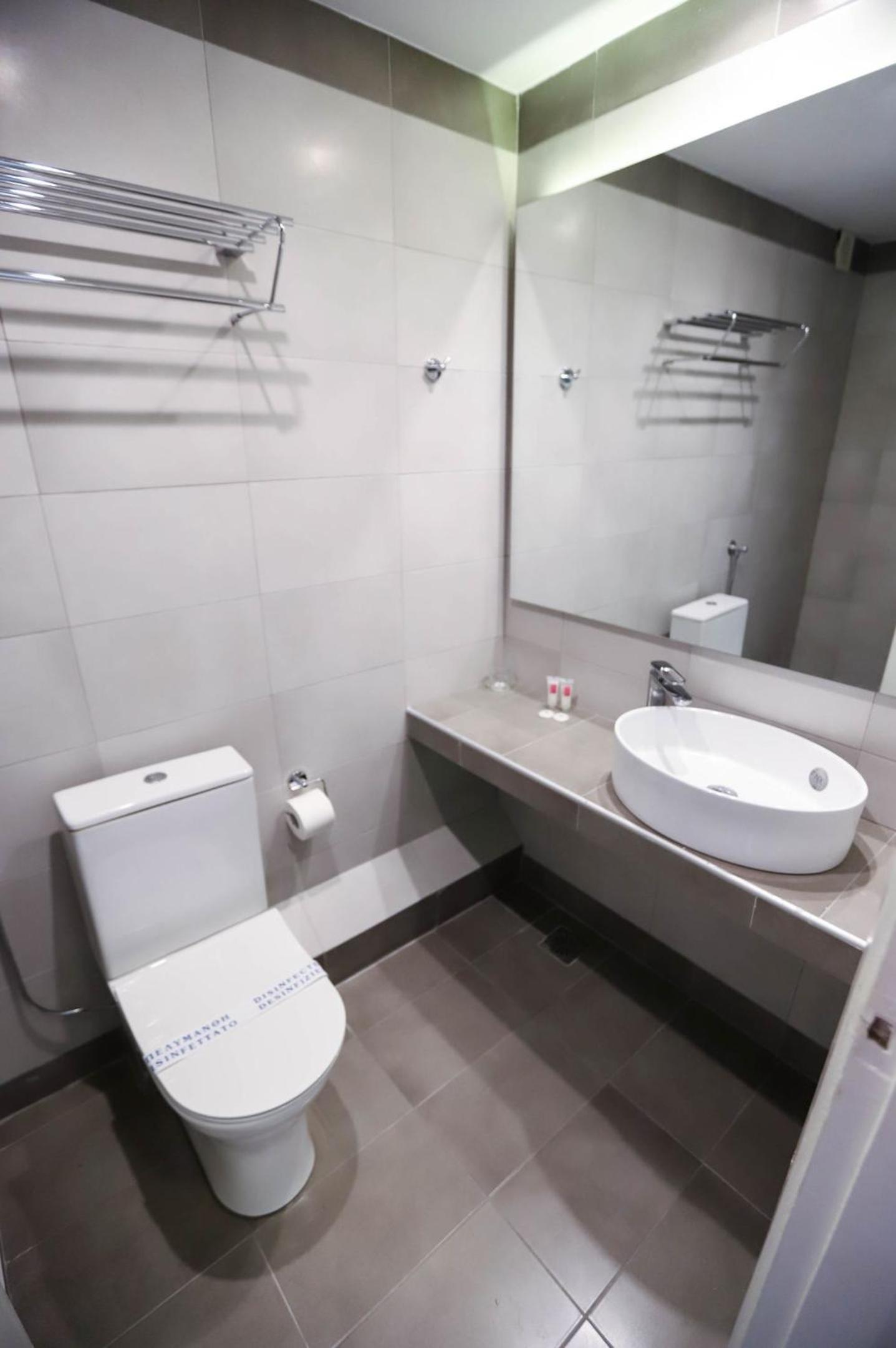 Standard Double or Twin Room with Balcony - Photo 4