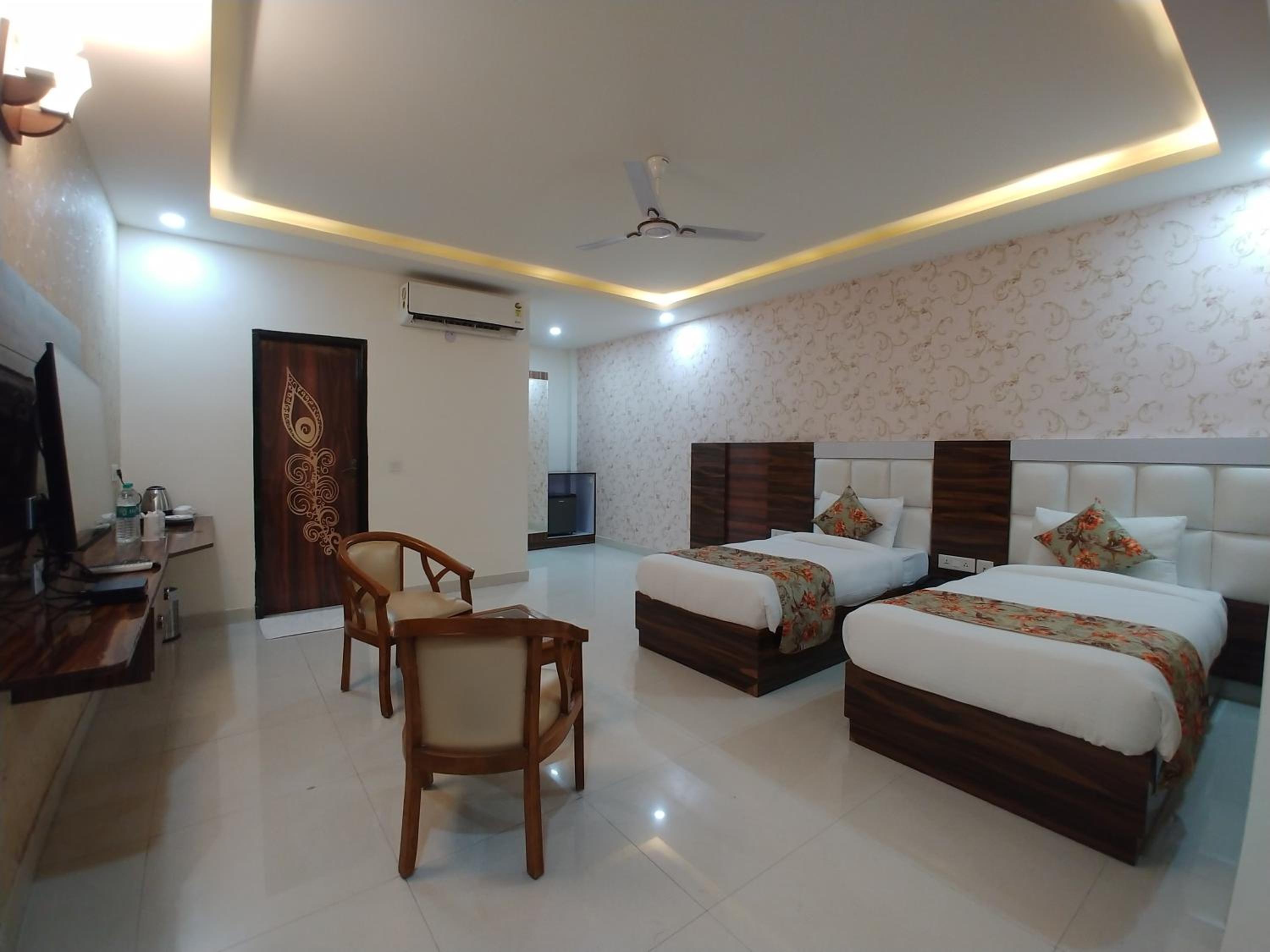Junior Suite with Balcony photo 2